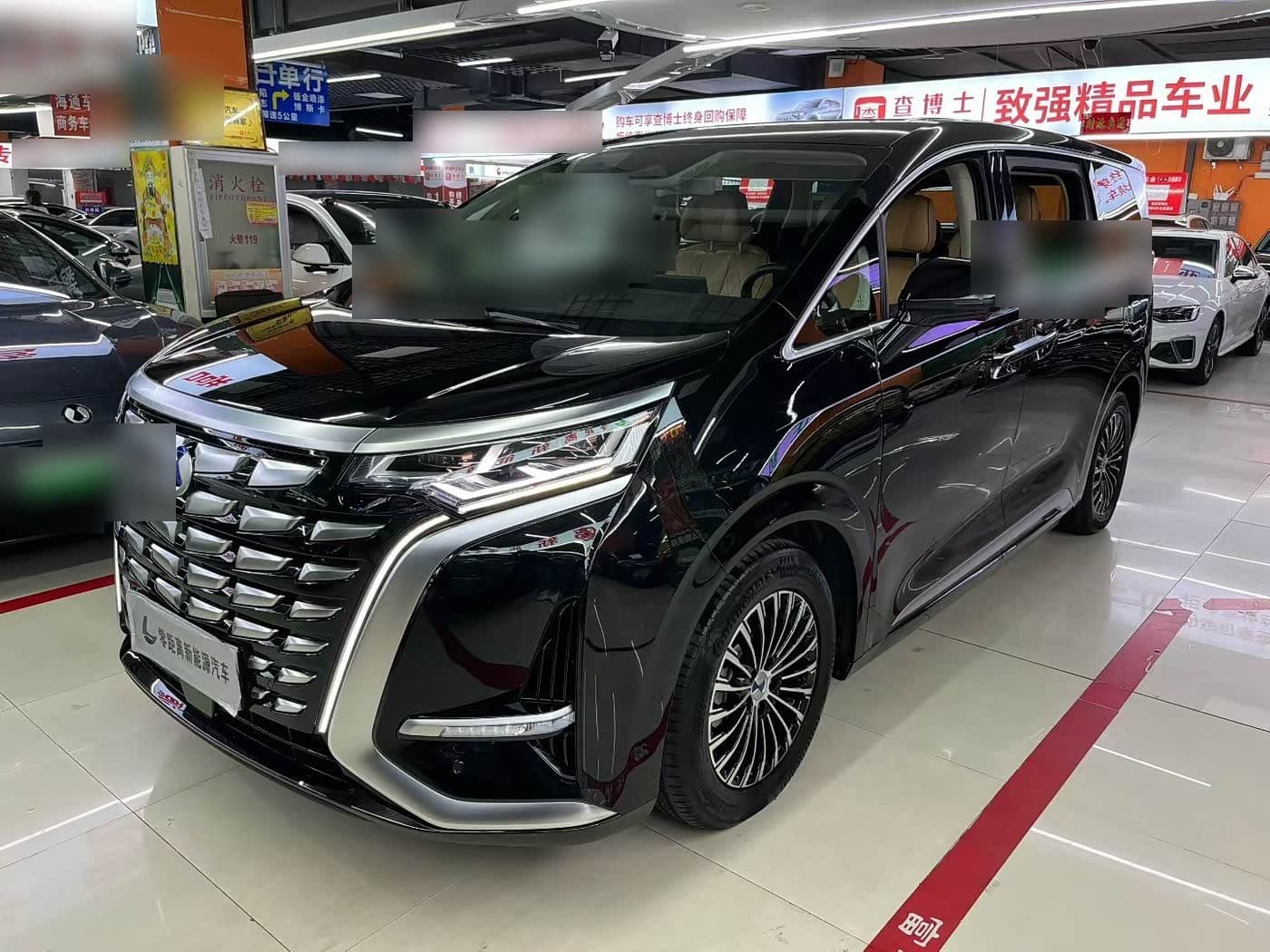 2024 Denza D9 front exterior