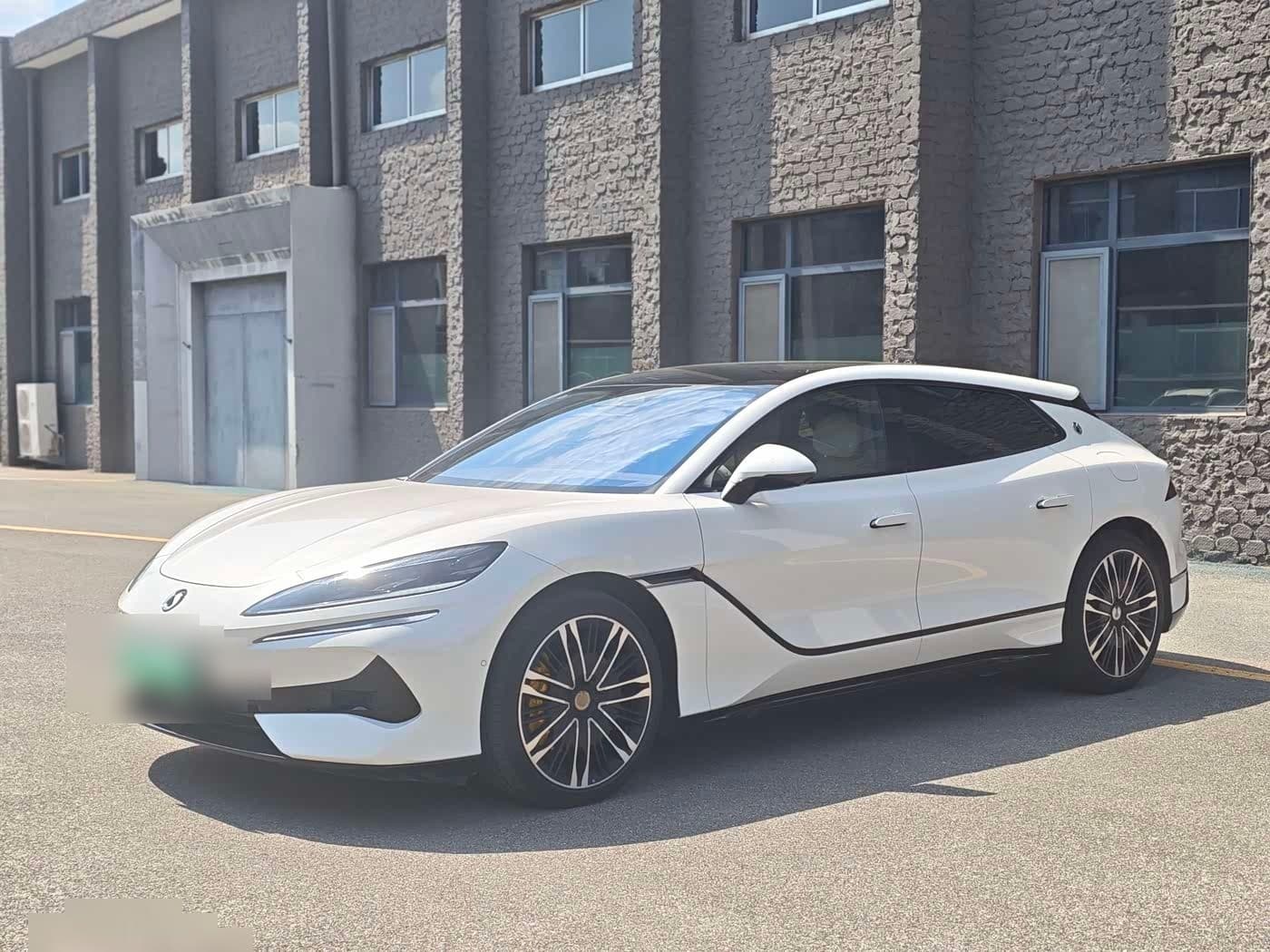 2024 Denza Z9GT front exterior