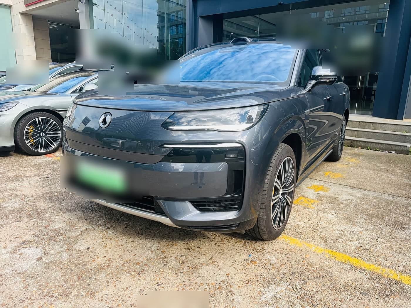 2025 Denza N9 front exterior