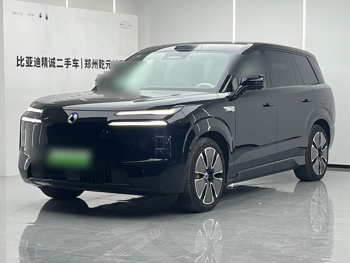 2025 Denza N8L front exterior