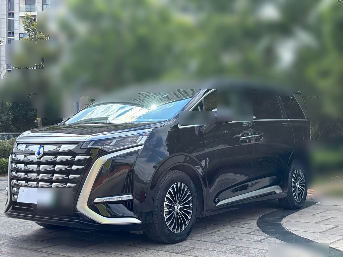 2024 Denza D9 front exterior