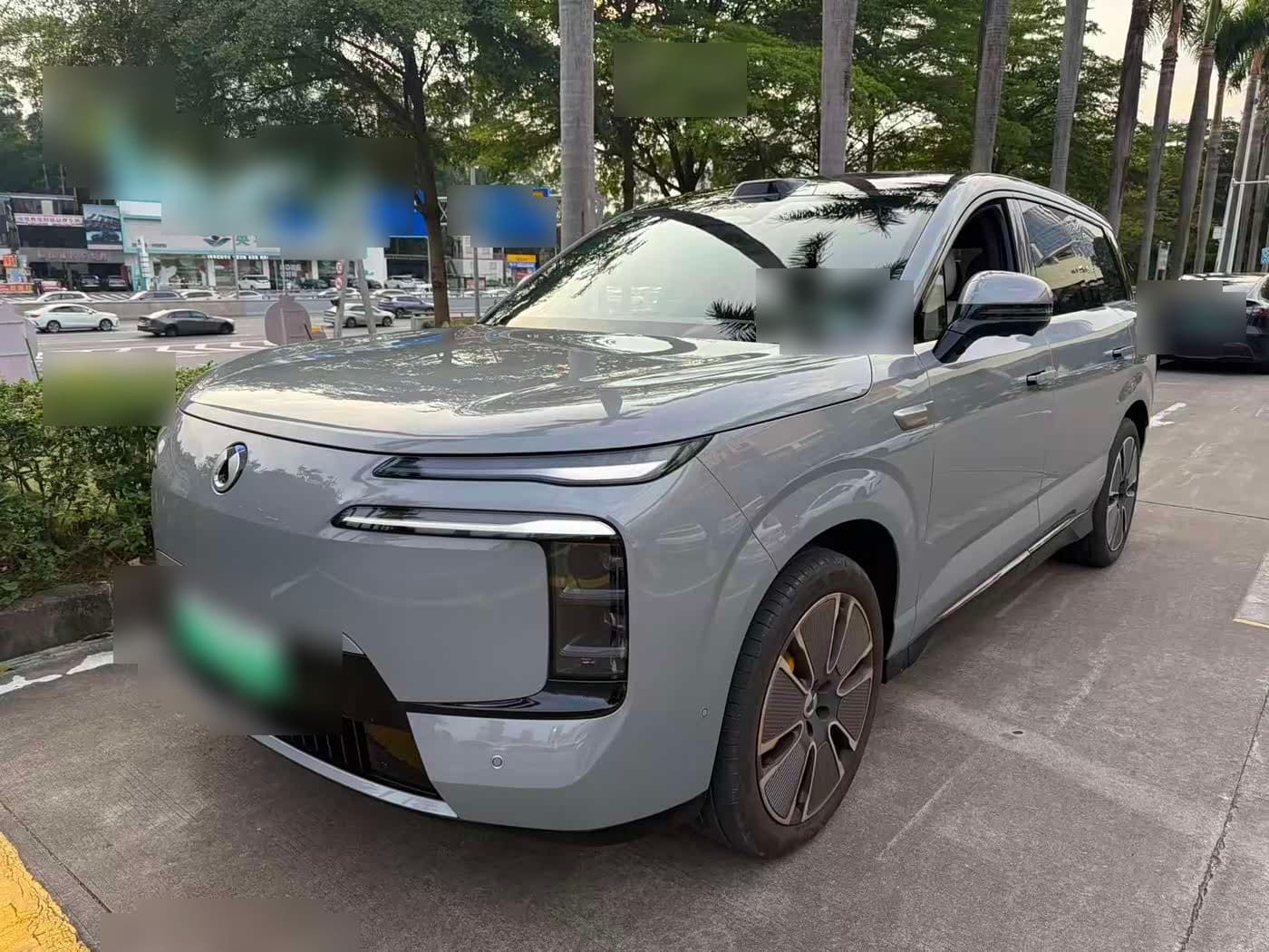 2025 Denza N8L front exterior