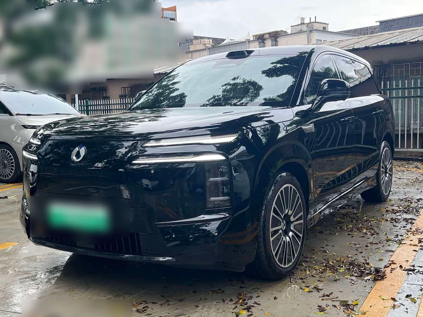 2025 Denza N8L front exterior