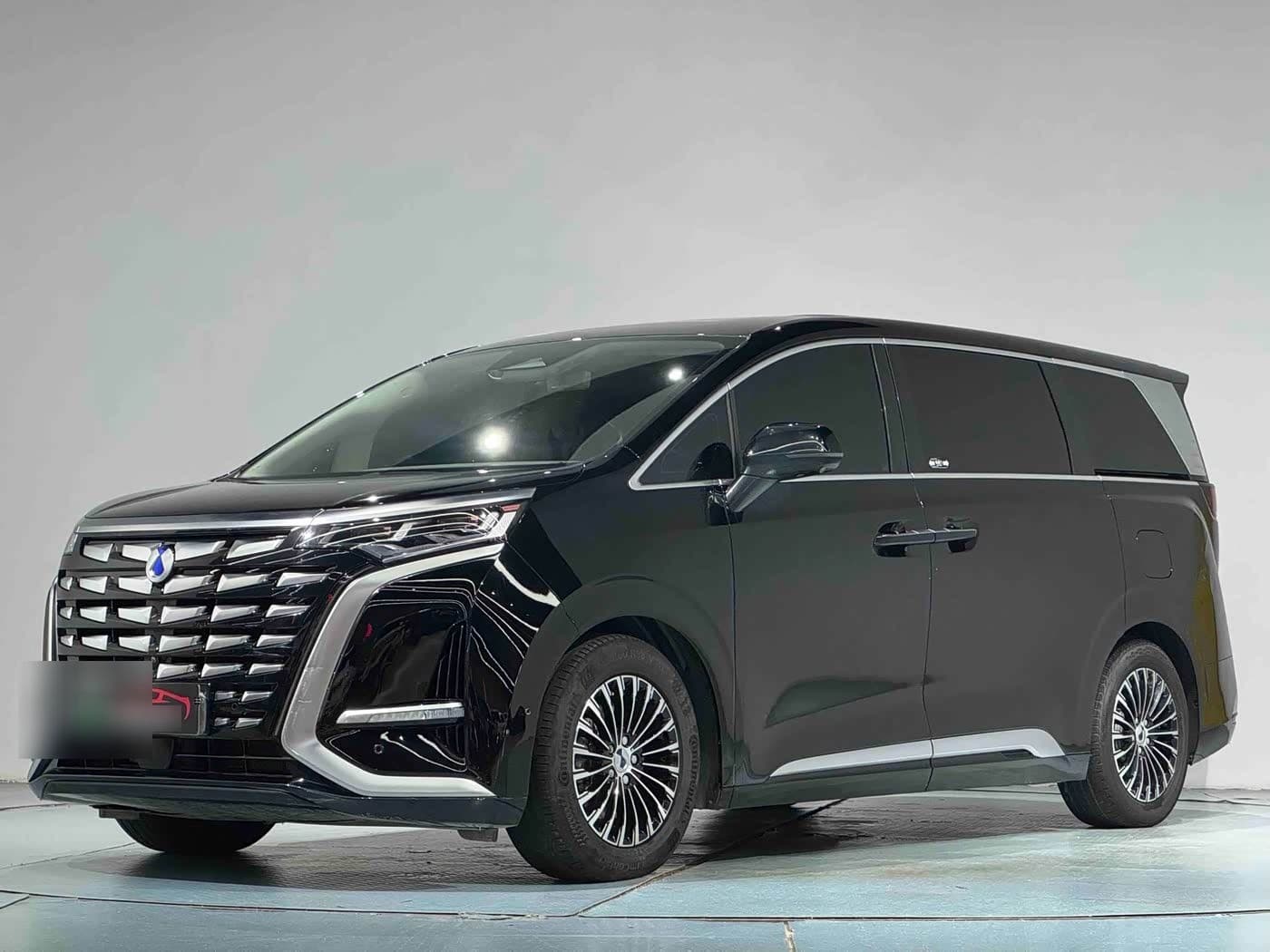 2024 Denza D9 front exterior