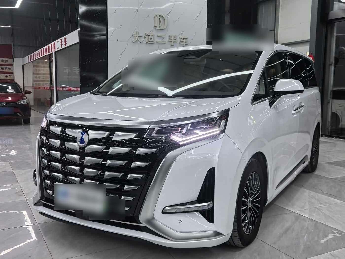 2024 Denza D9 front exterior