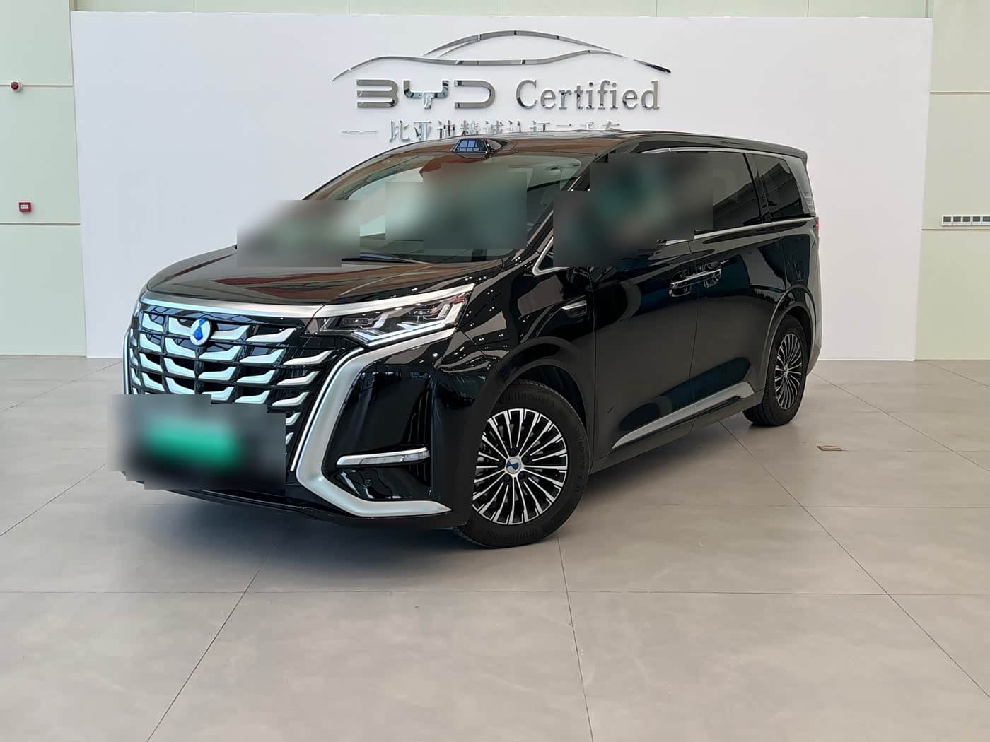 2024 Denza D9 front exterior