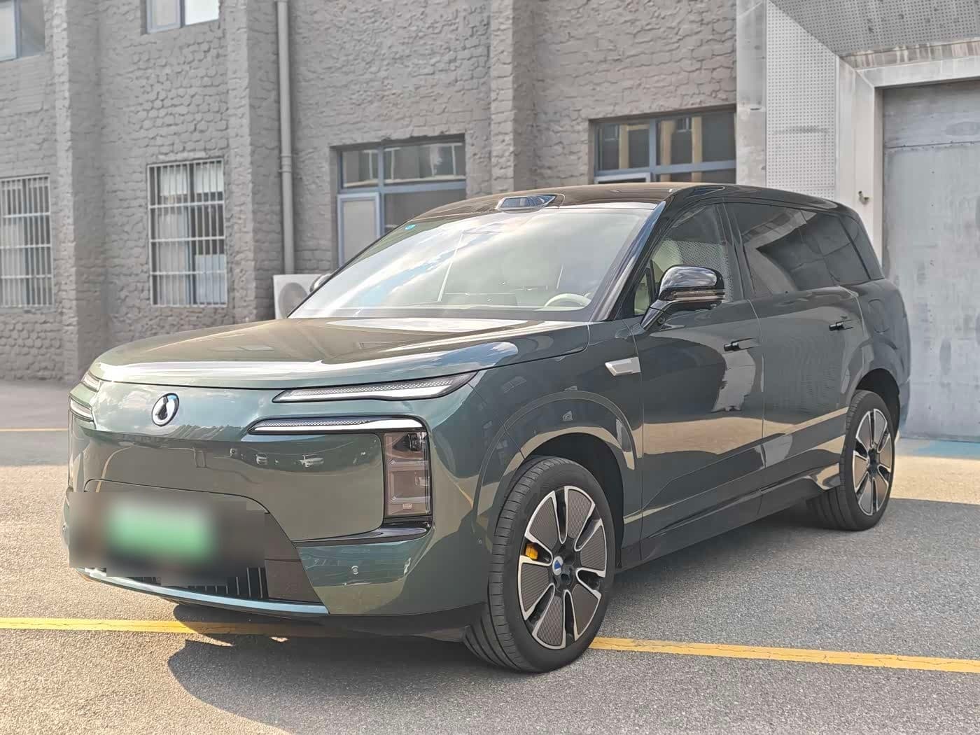 2025 Denza N8L front exterior