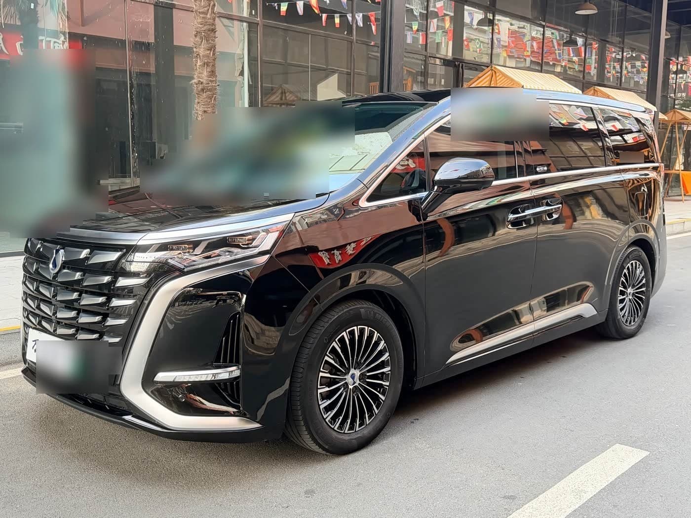 2024 Denza D9 front exterior