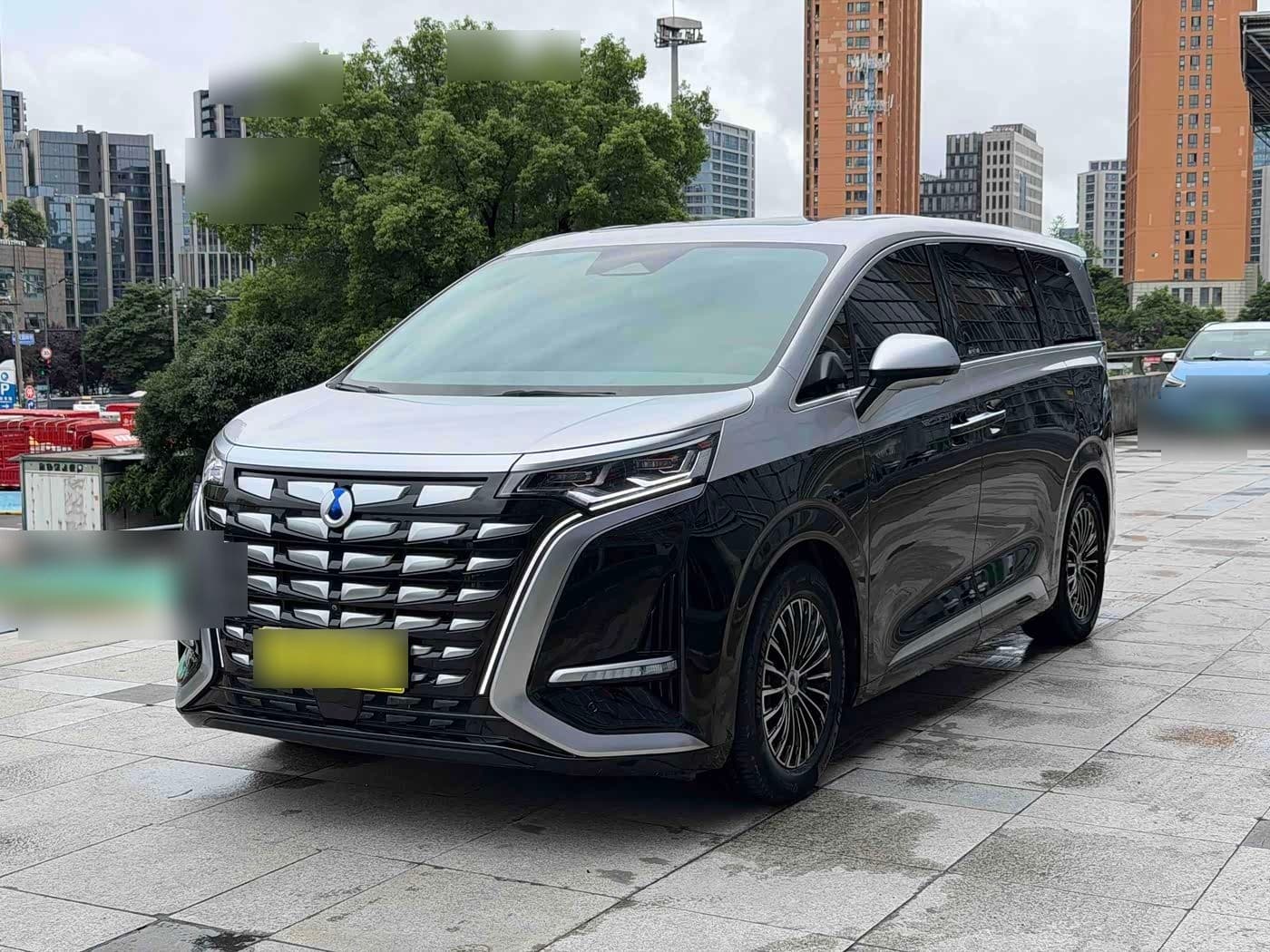 2024 Denza D9 front exterior