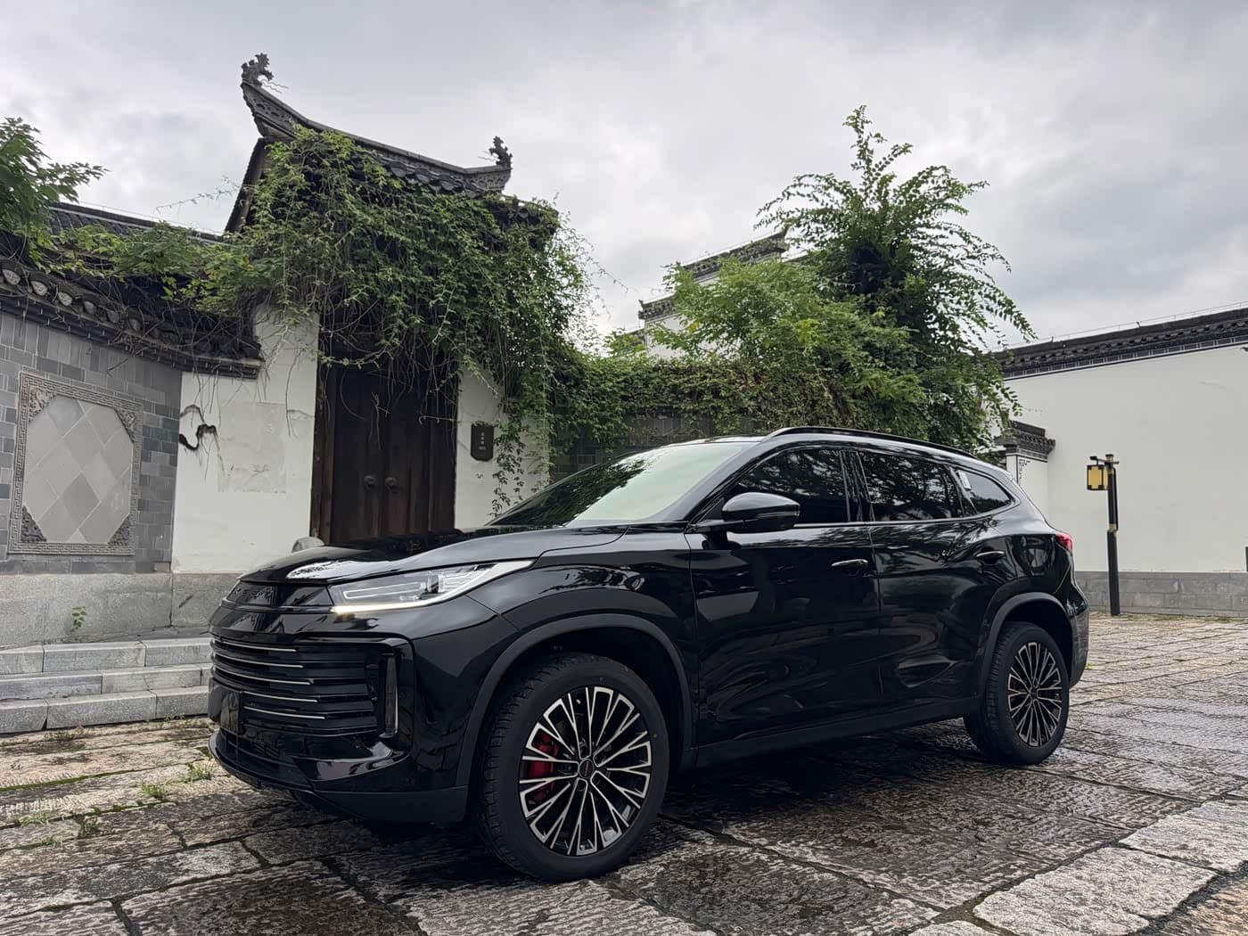 2025 Exeed Lingyun front exterior