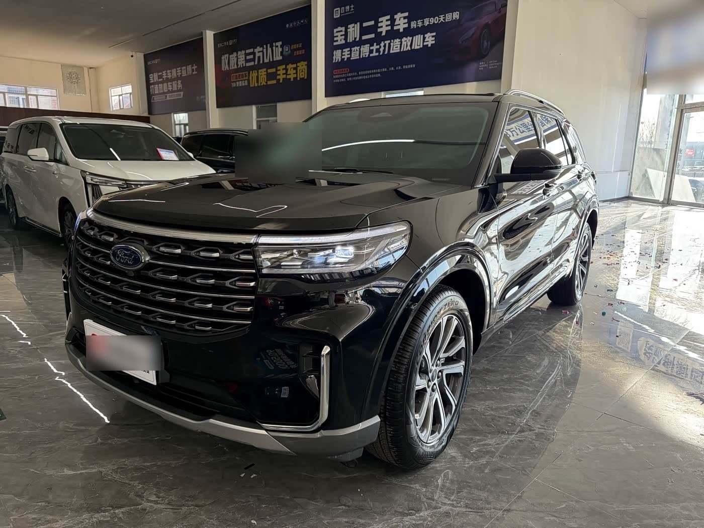 2025 Ford Explorer front exterior