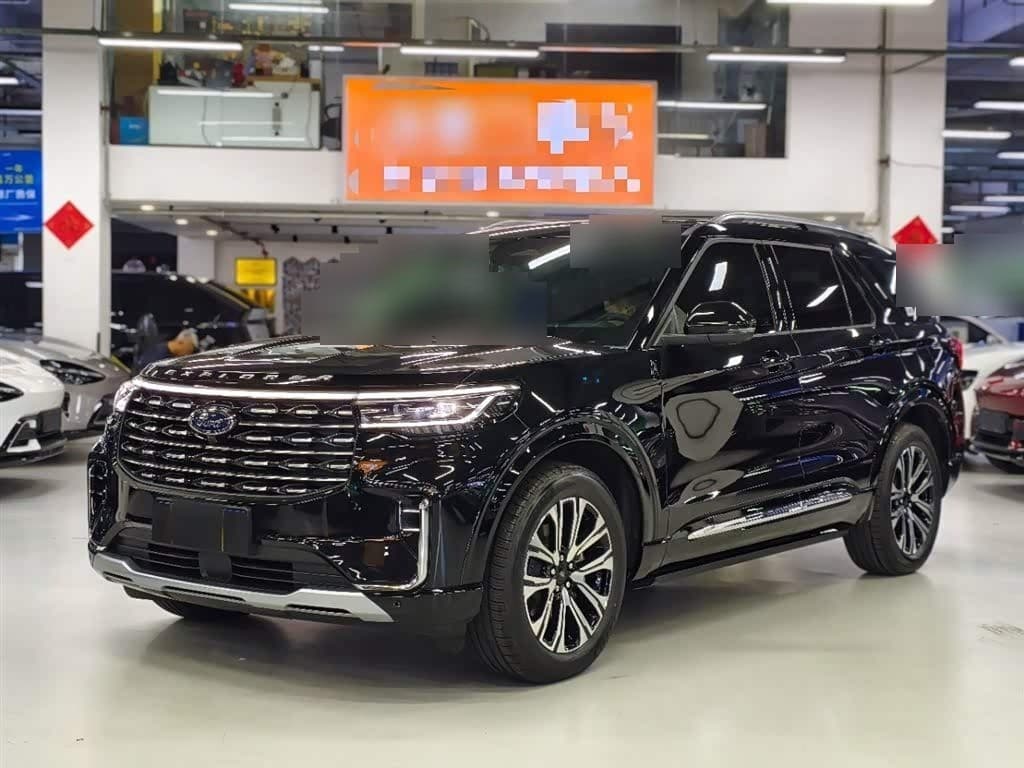 2024 Ford Explorer front exterior