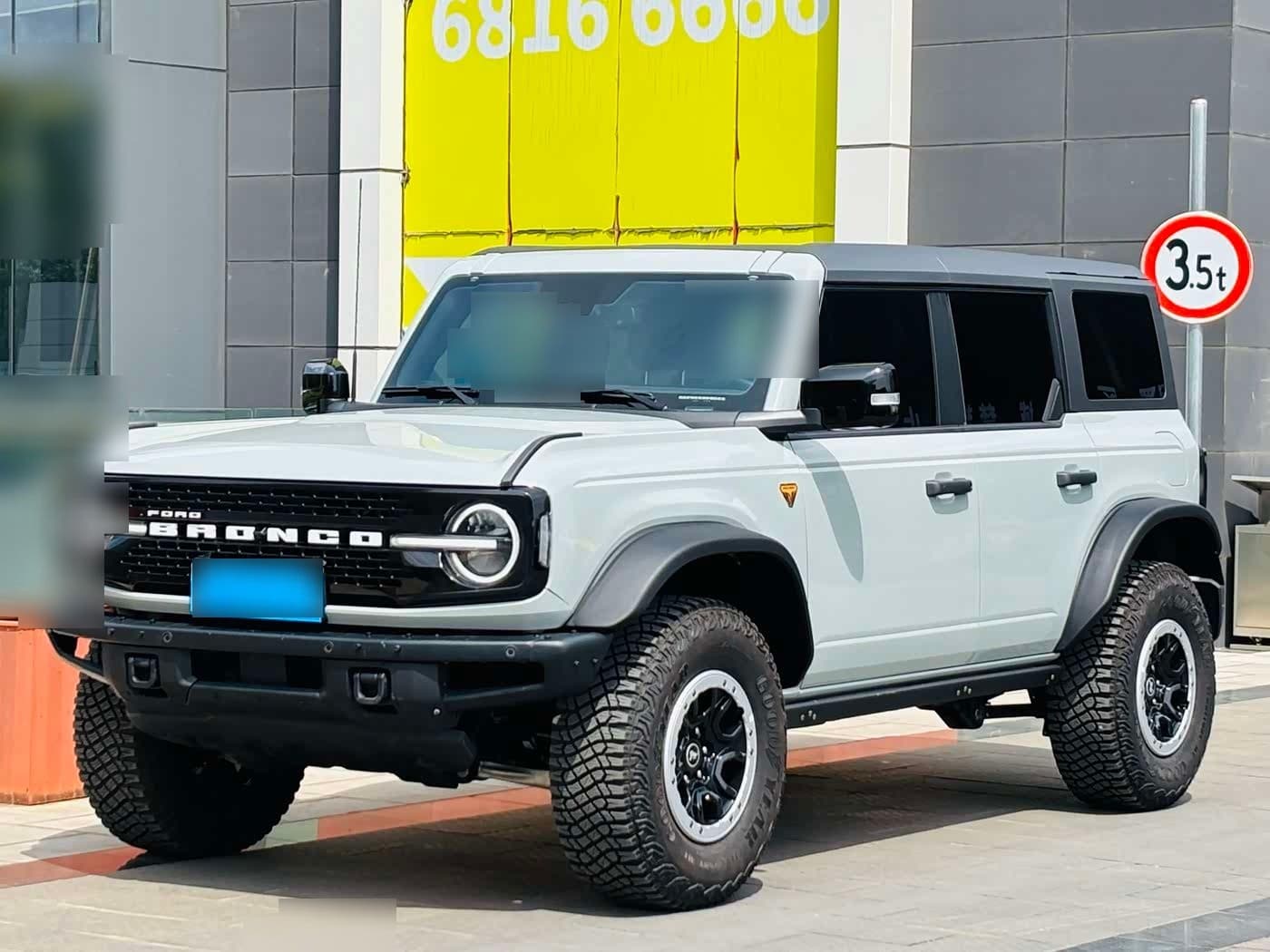 2024 Ford Bronco front exterior