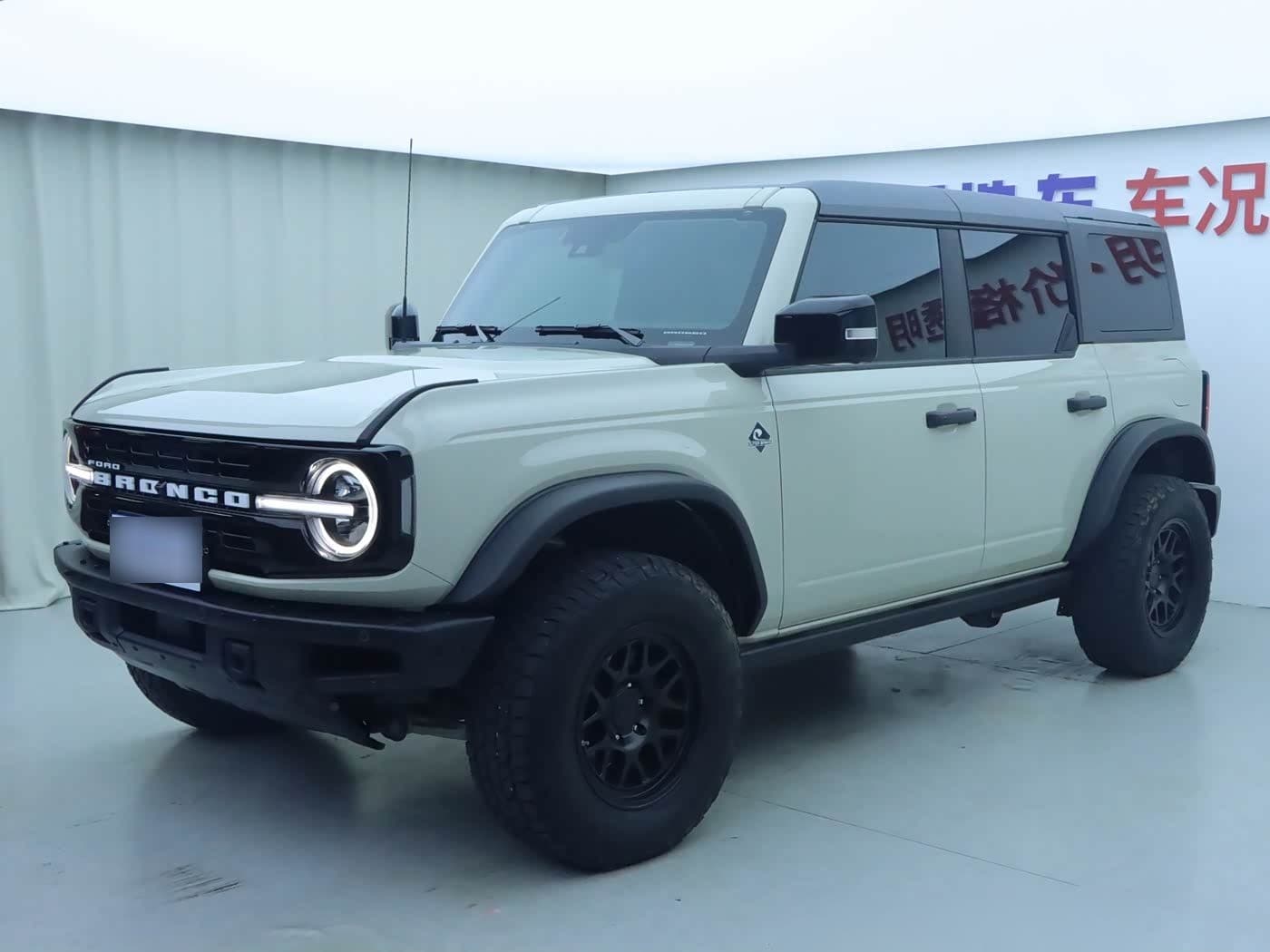 2024 Ford Bronco front exterior