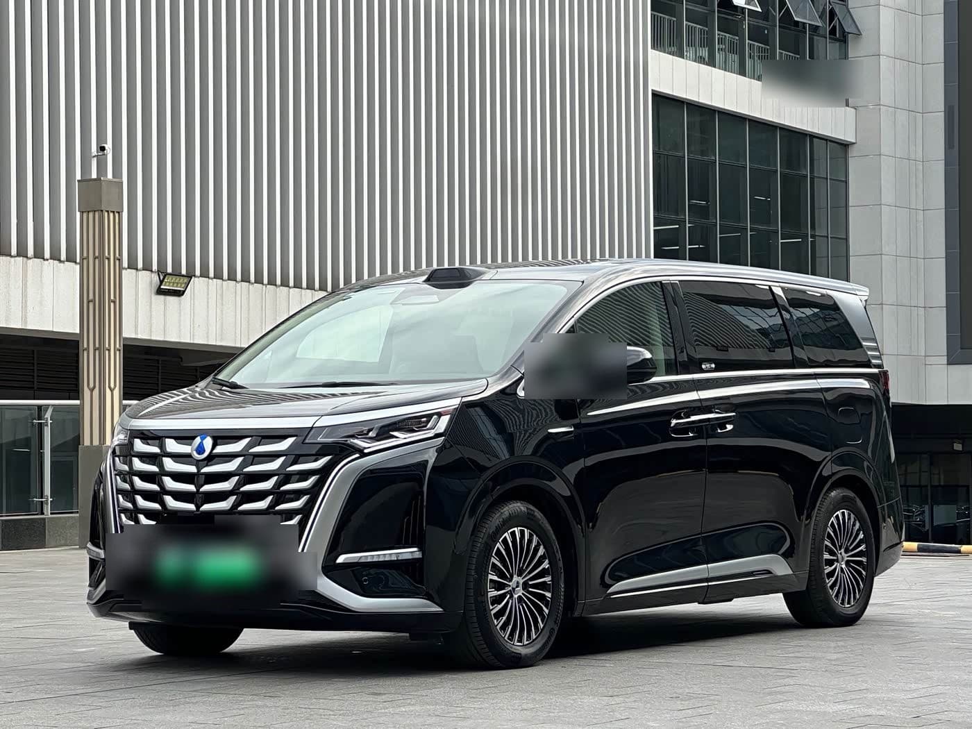 2024 Denza D9 front exterior