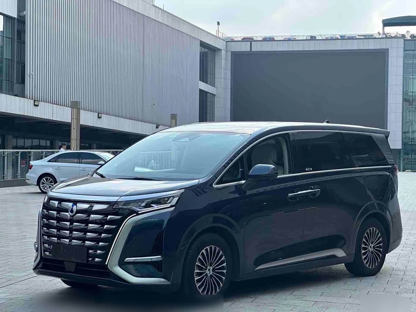 2022 Denza D9 front exterior