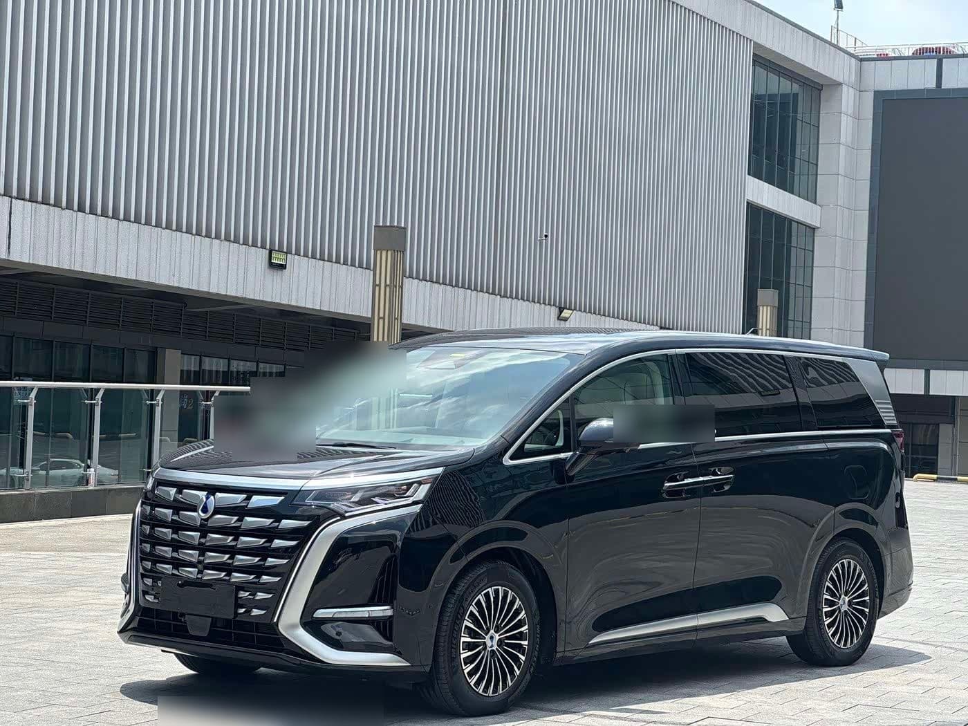 2024 Denza D9 front exterior