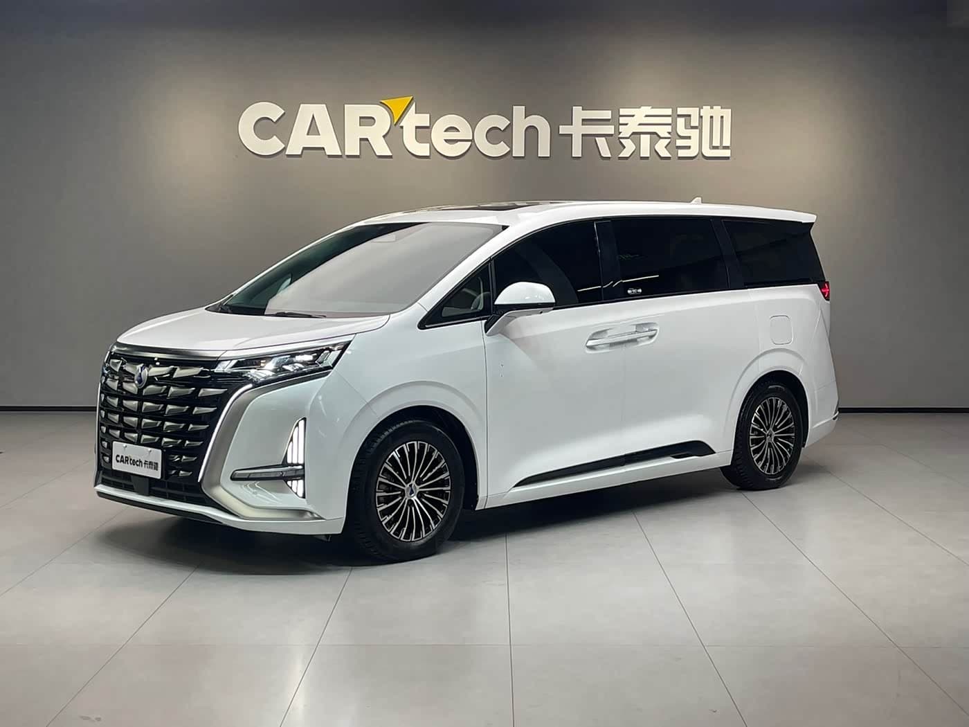 2022 Denza D9 front exterior