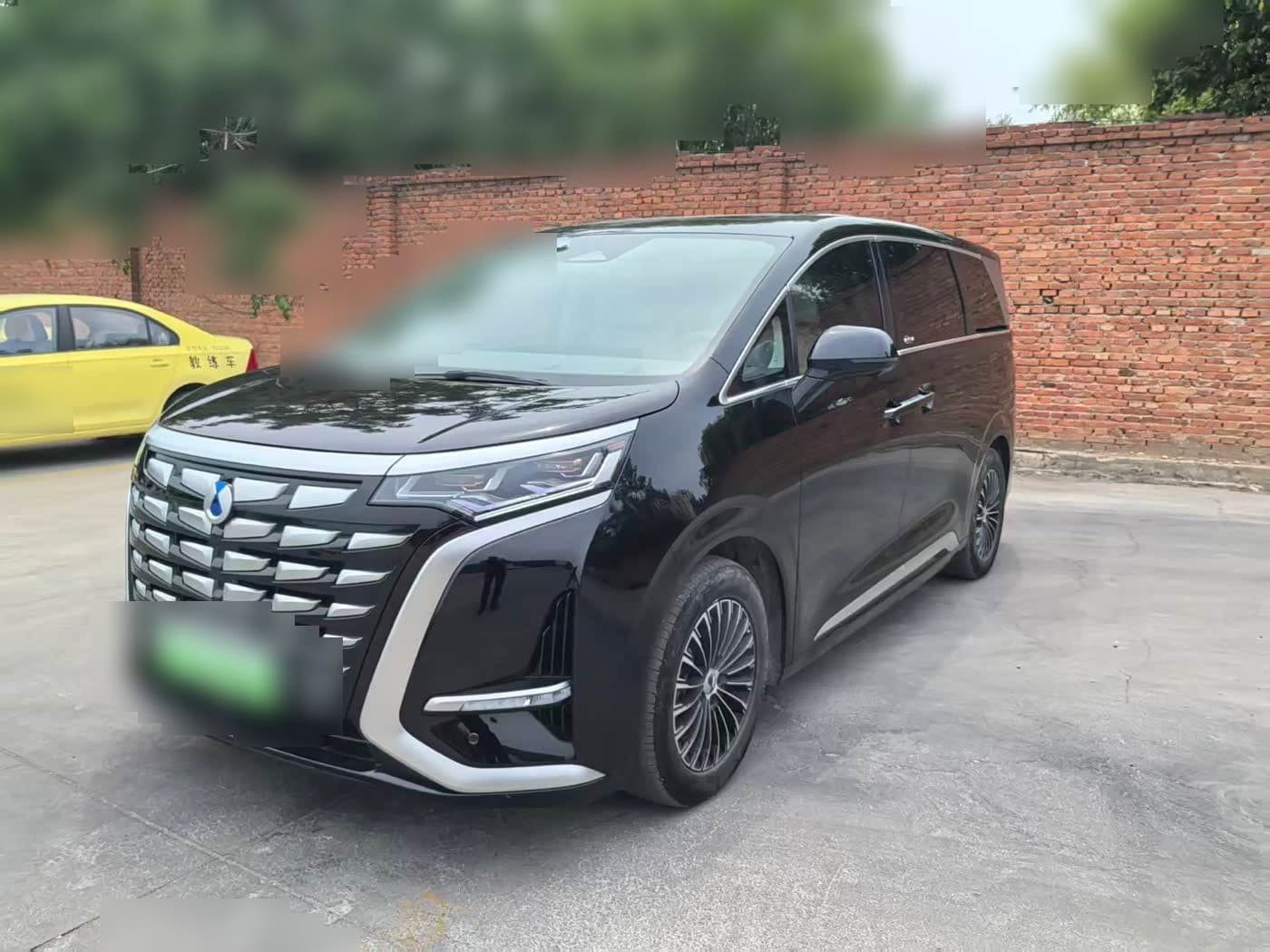 2022 Denza D9 front exterior