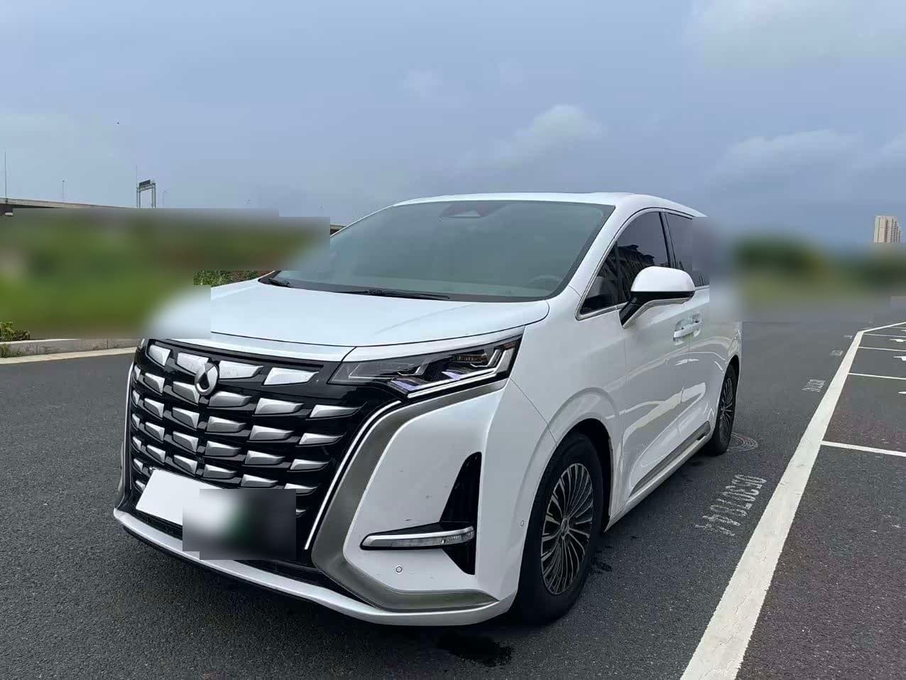2022 Denza D9 front exterior