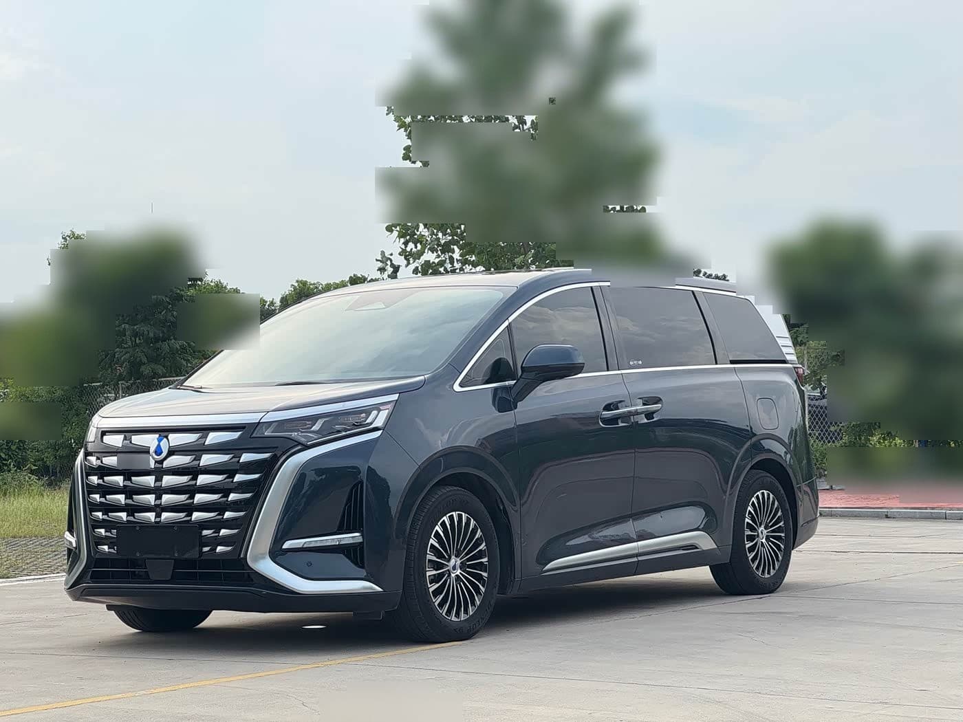 2022 Denza D9 front exterior