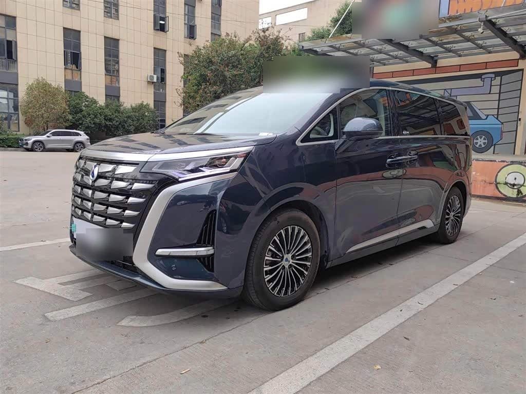 2022 Denza D9 front exterior