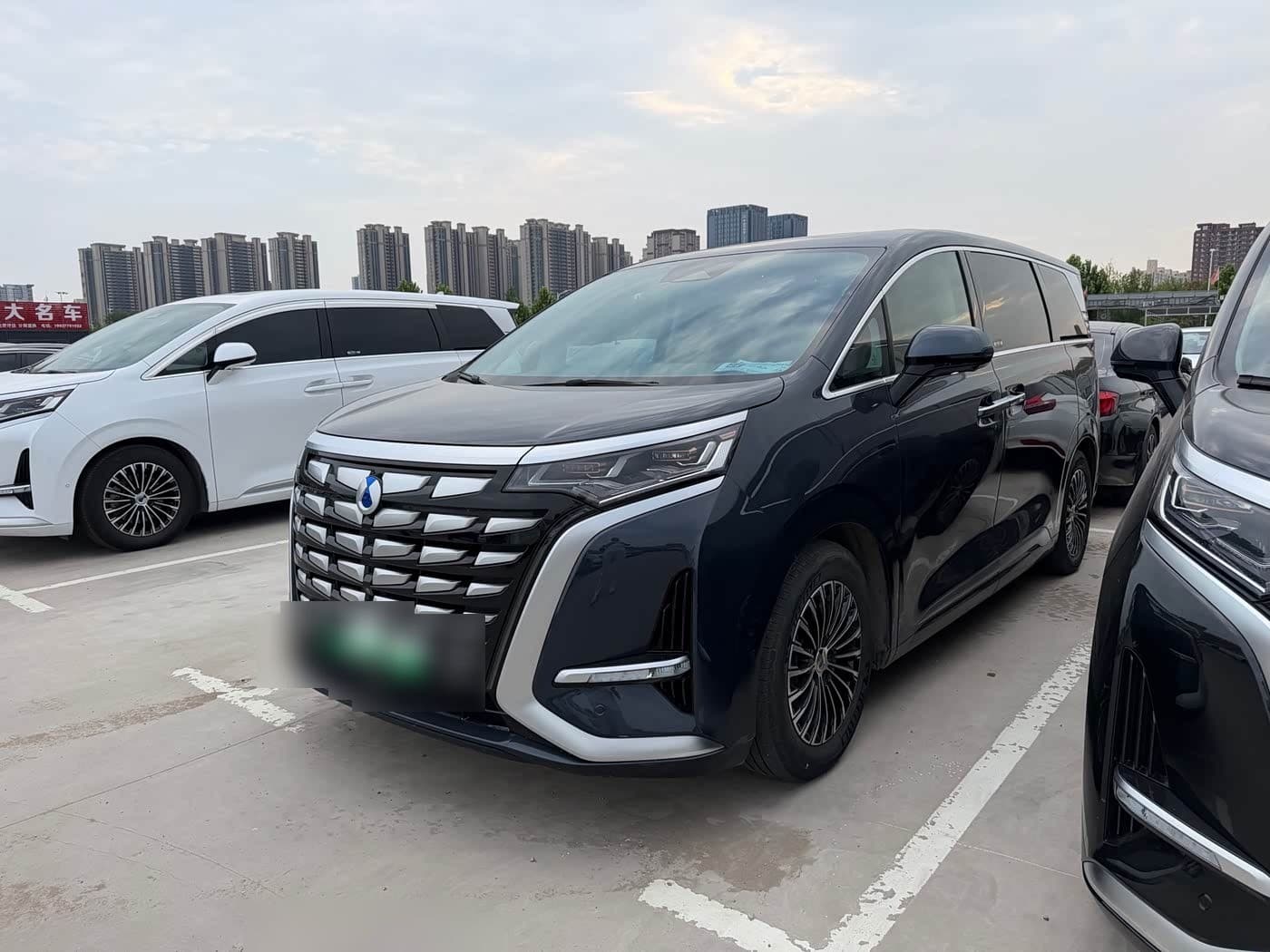 2022 Denza D9 front exterior