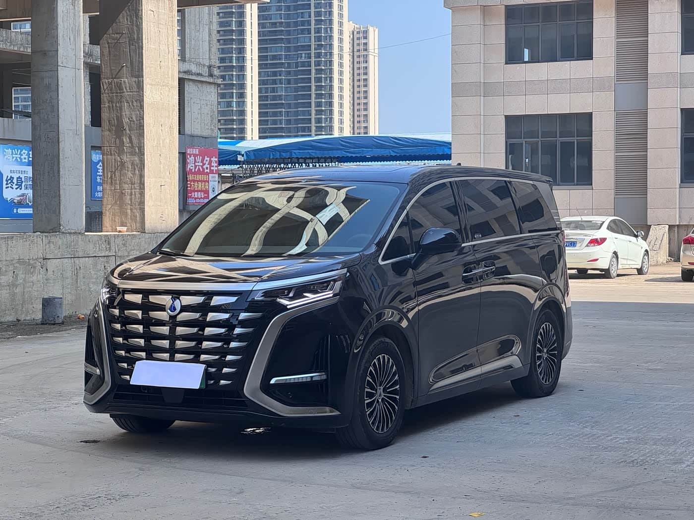 2022 Denza D9 front exterior