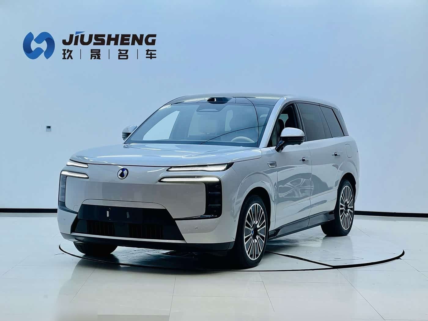2025 Denza N8L front exterior