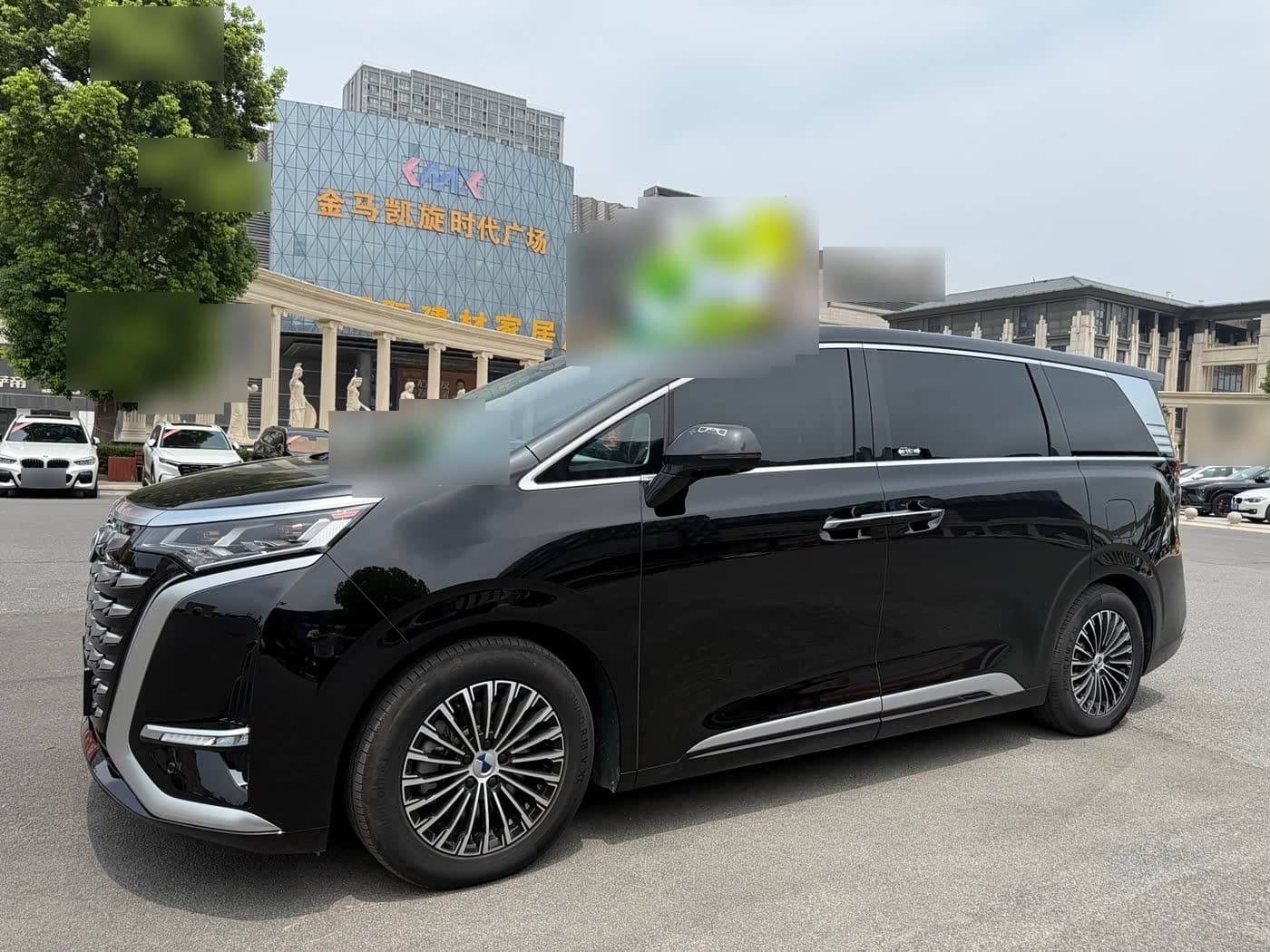 2024 Denza D9 front exterior