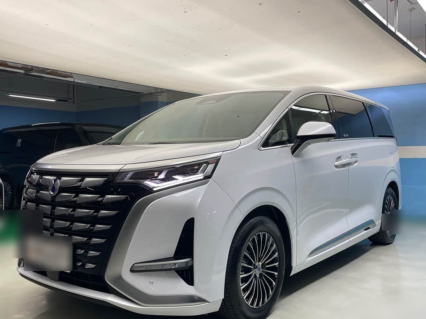 2022 Denza D9 front exterior