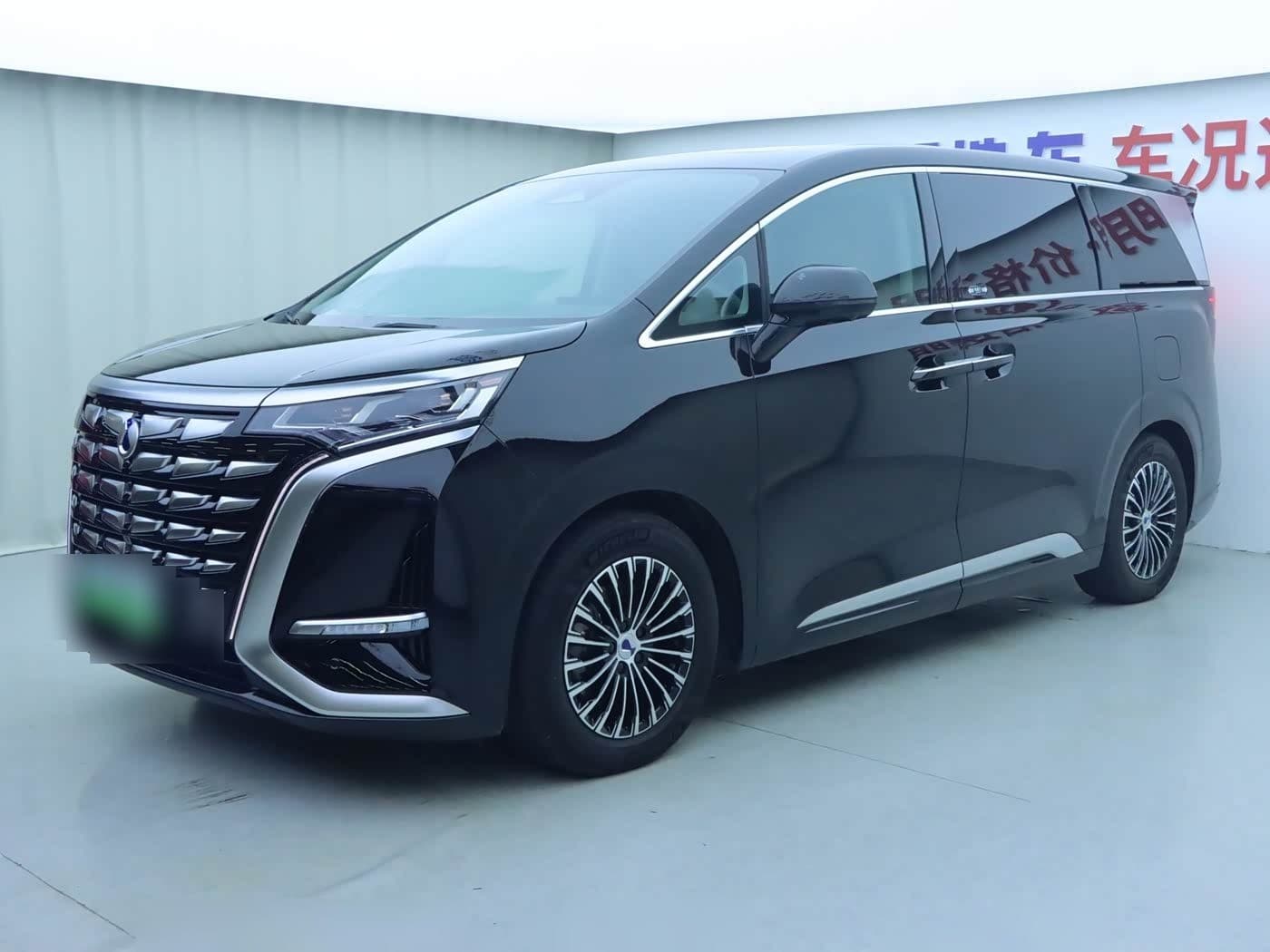 2022 Denza D9 front exterior