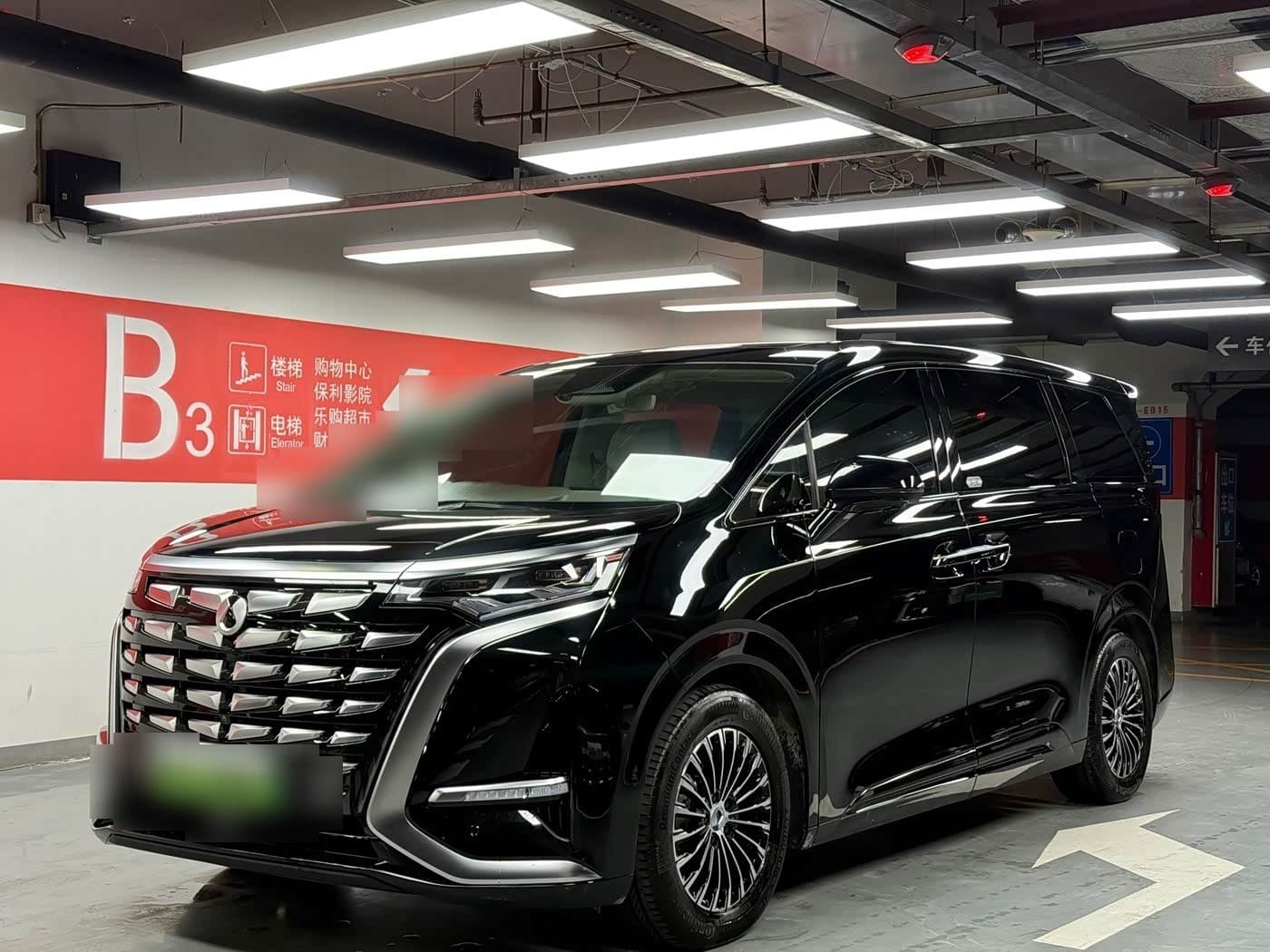 2022 Denza D9 front exterior