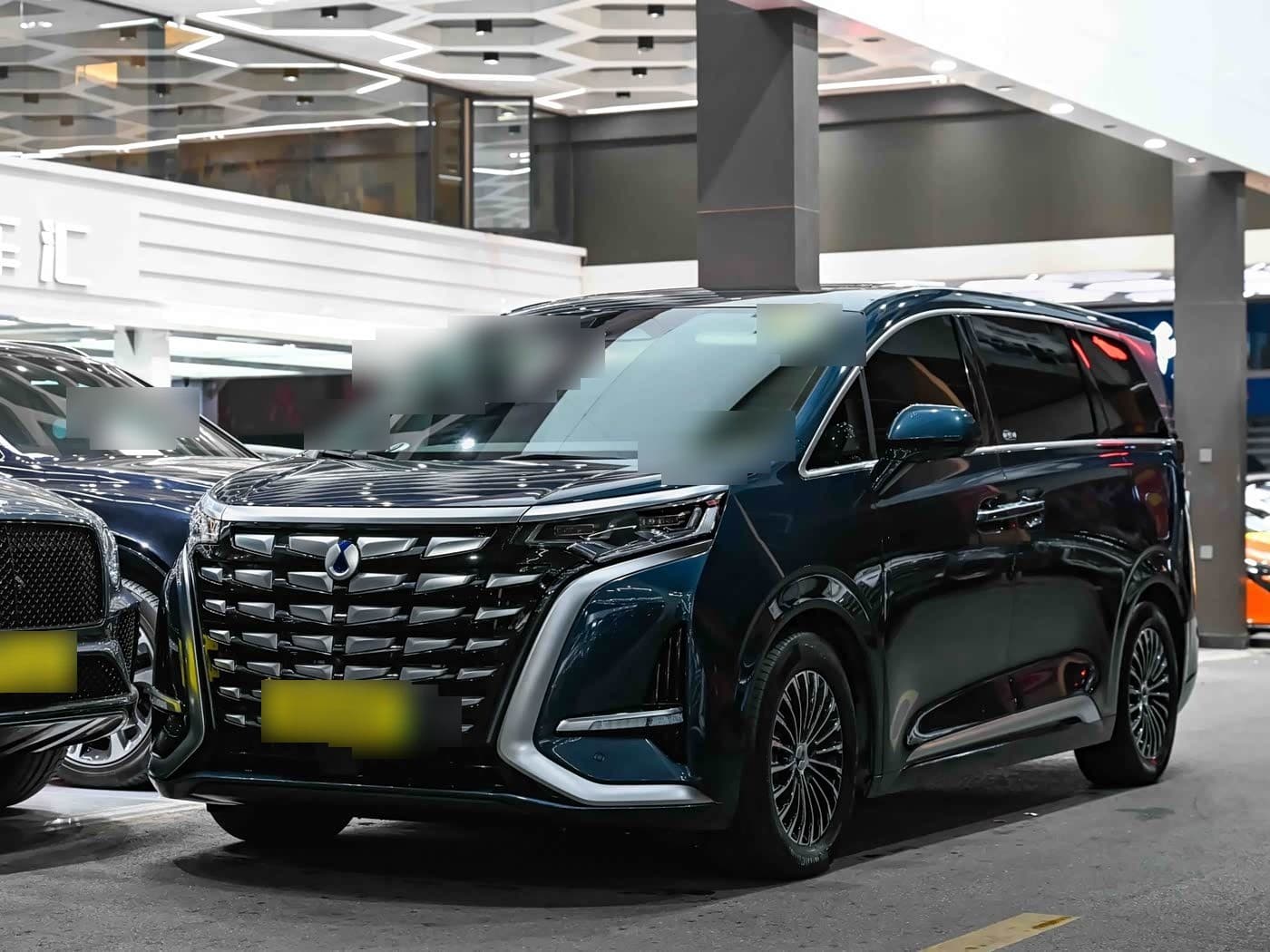 2022 Denza D9 front exterior