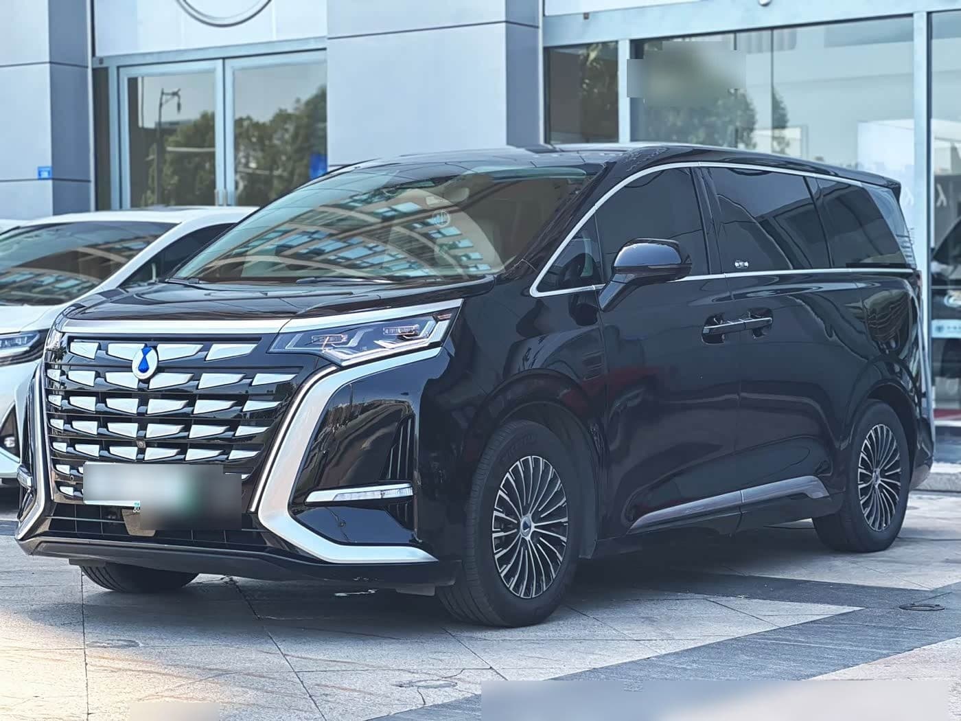 2022 Denza D9 front exterior
