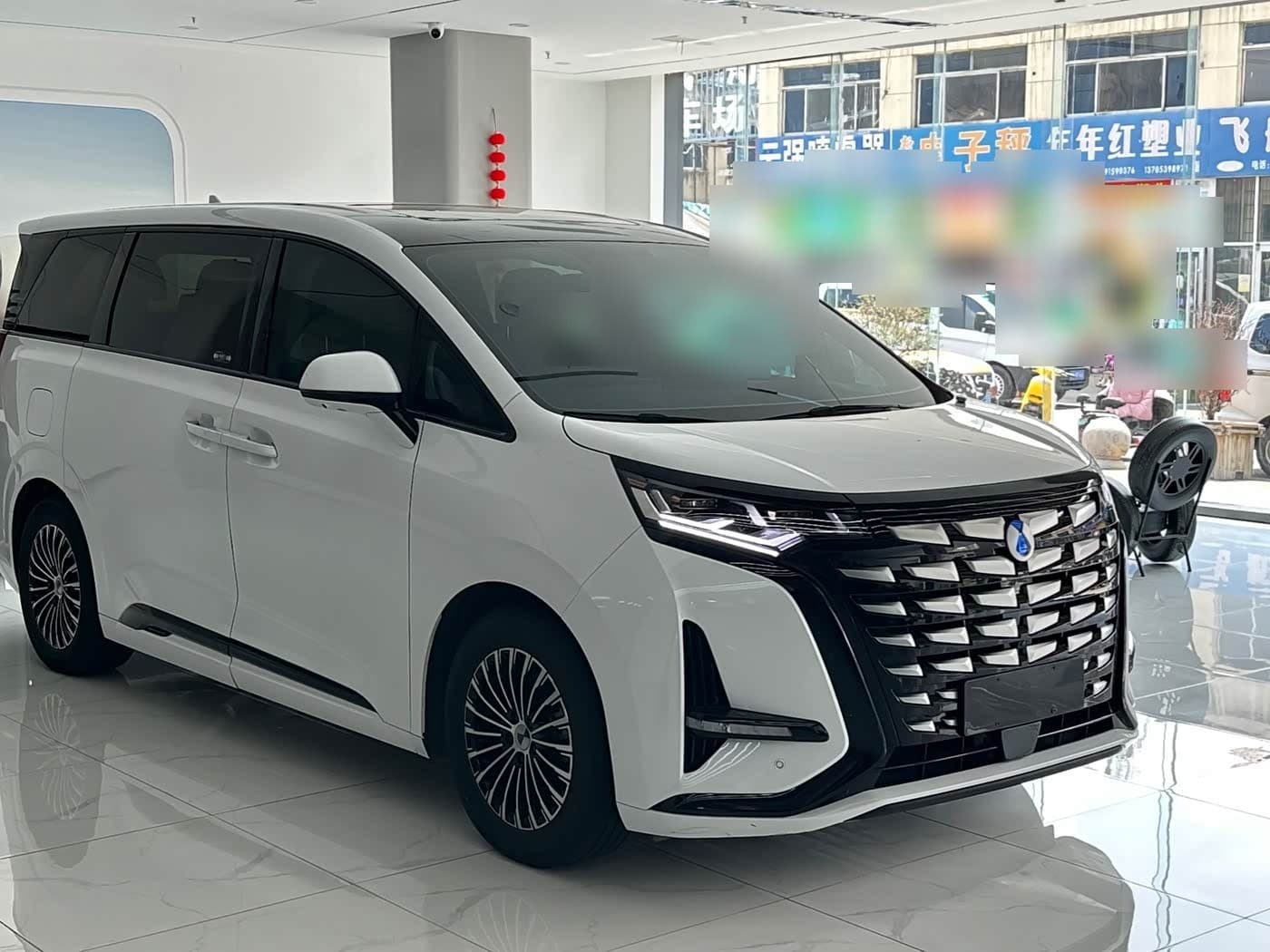 2022 Denza D9 front exterior