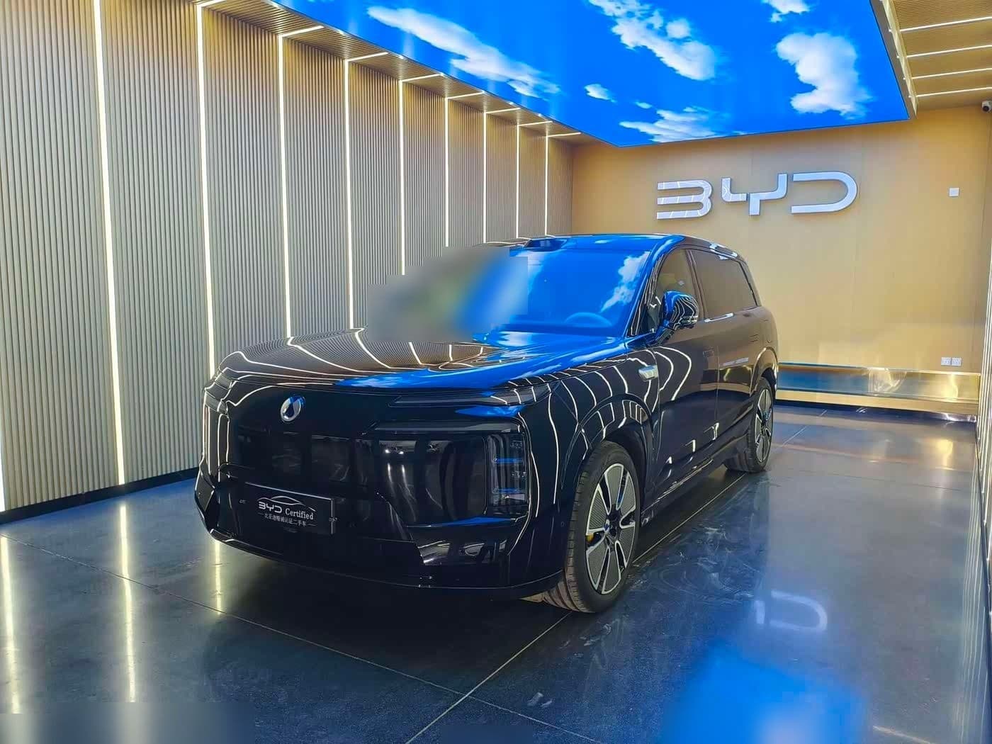 2025 Denza N8L front exterior