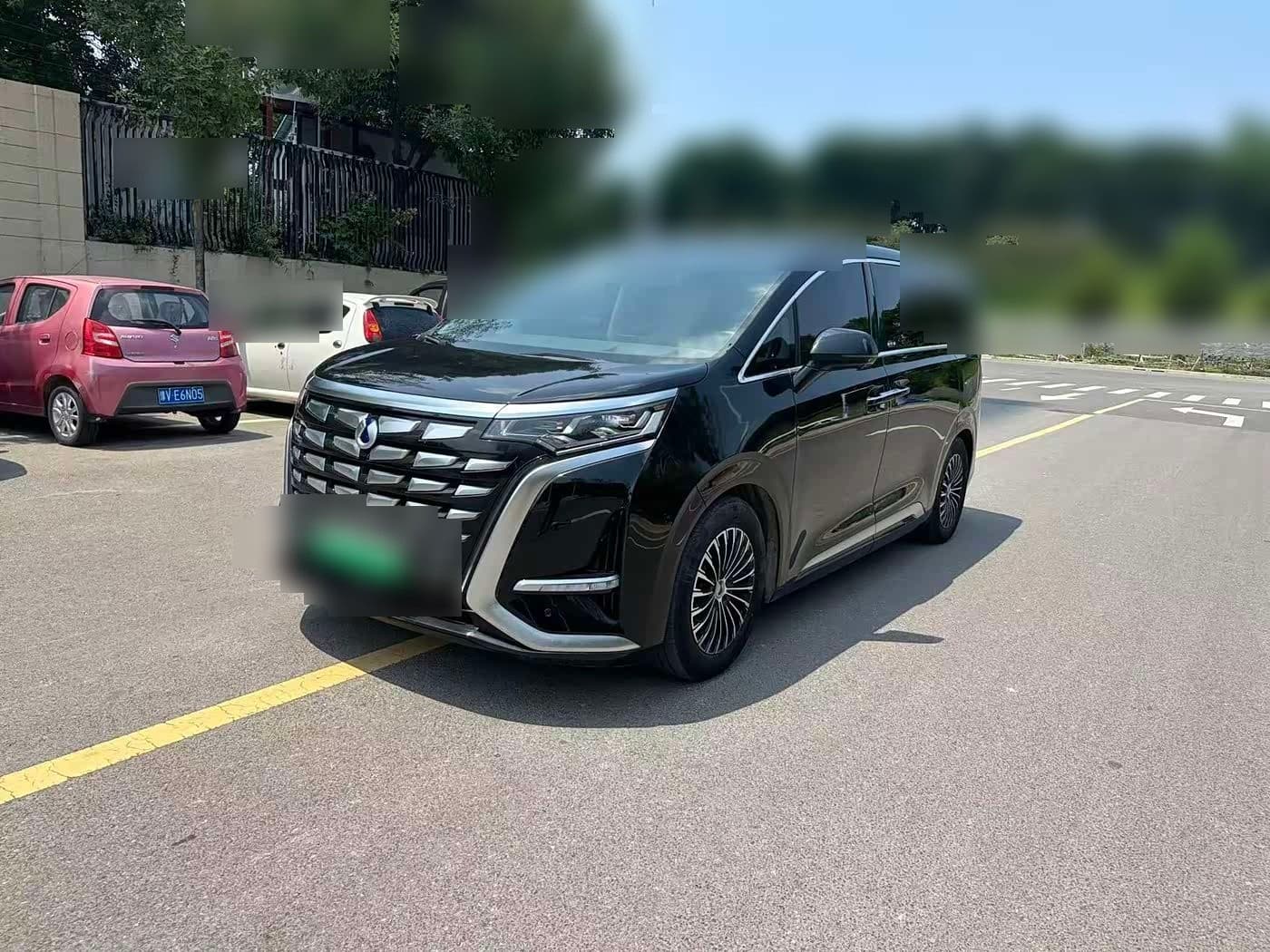 2022 Denza D9 front exterior