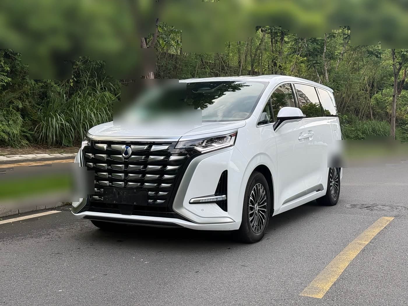 2022 Denza D9 front exterior