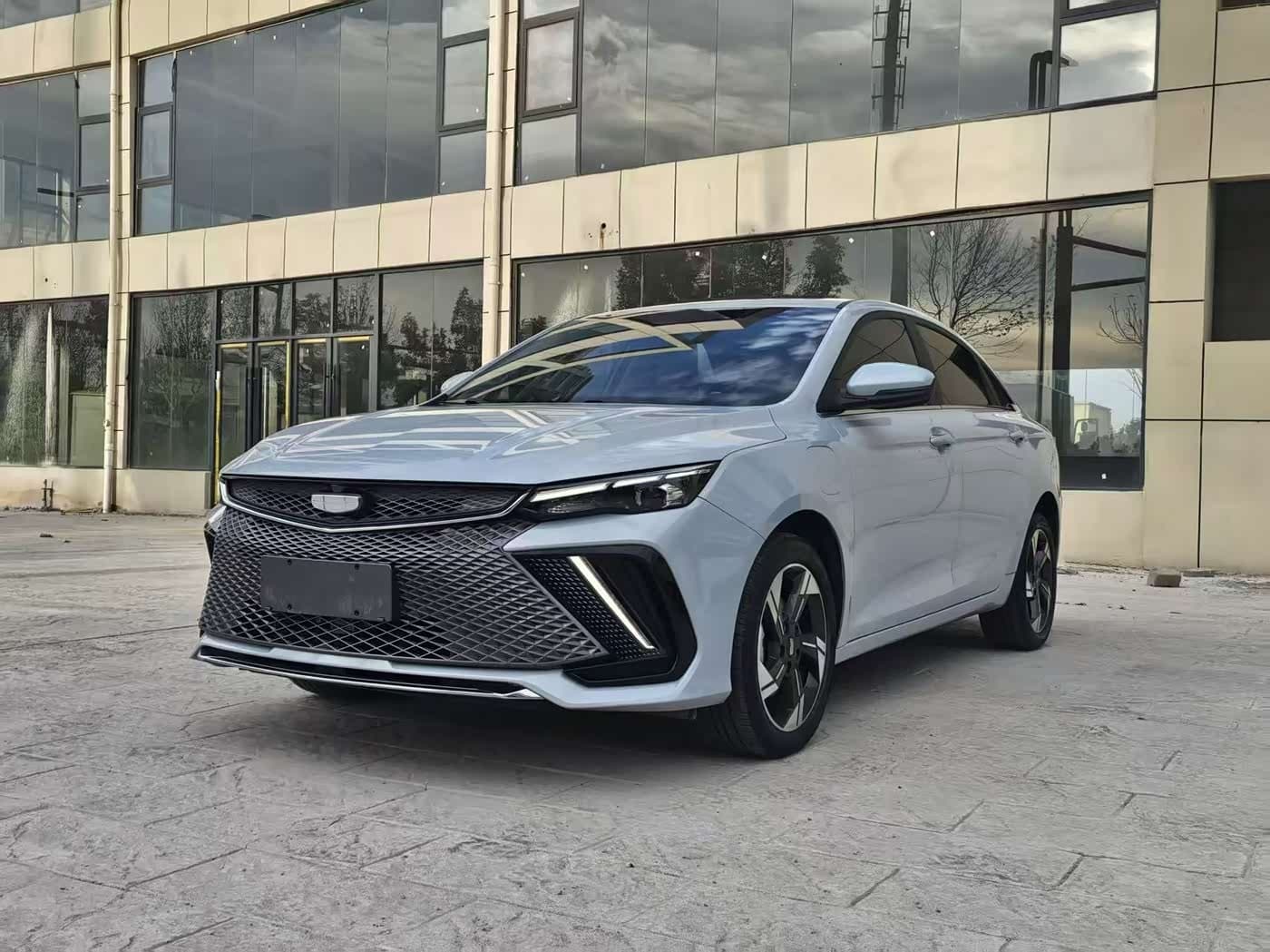 2022 Geely Emgrand L HiP front exterior