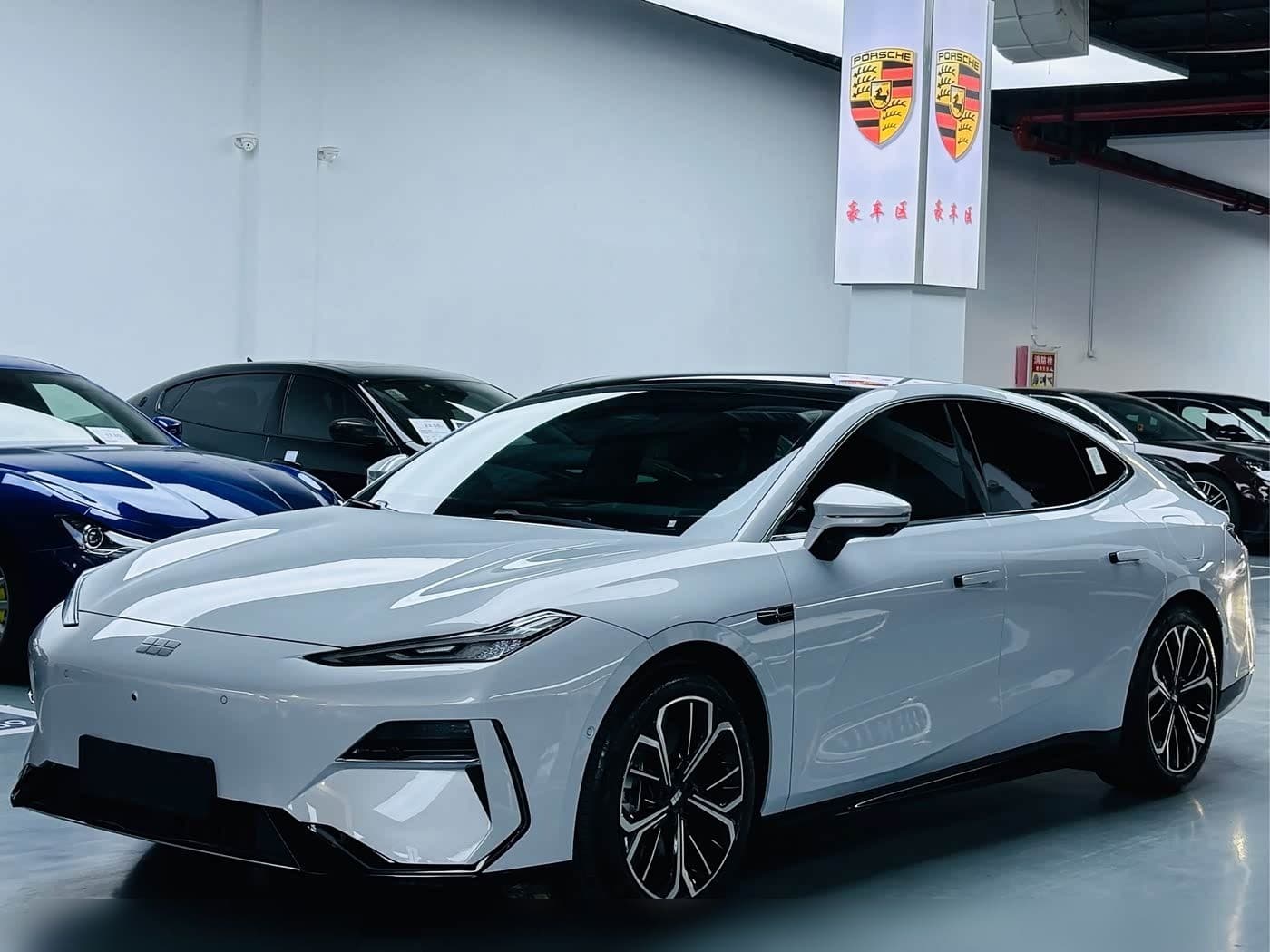 2025 Geely Galaxy Galaxy E8