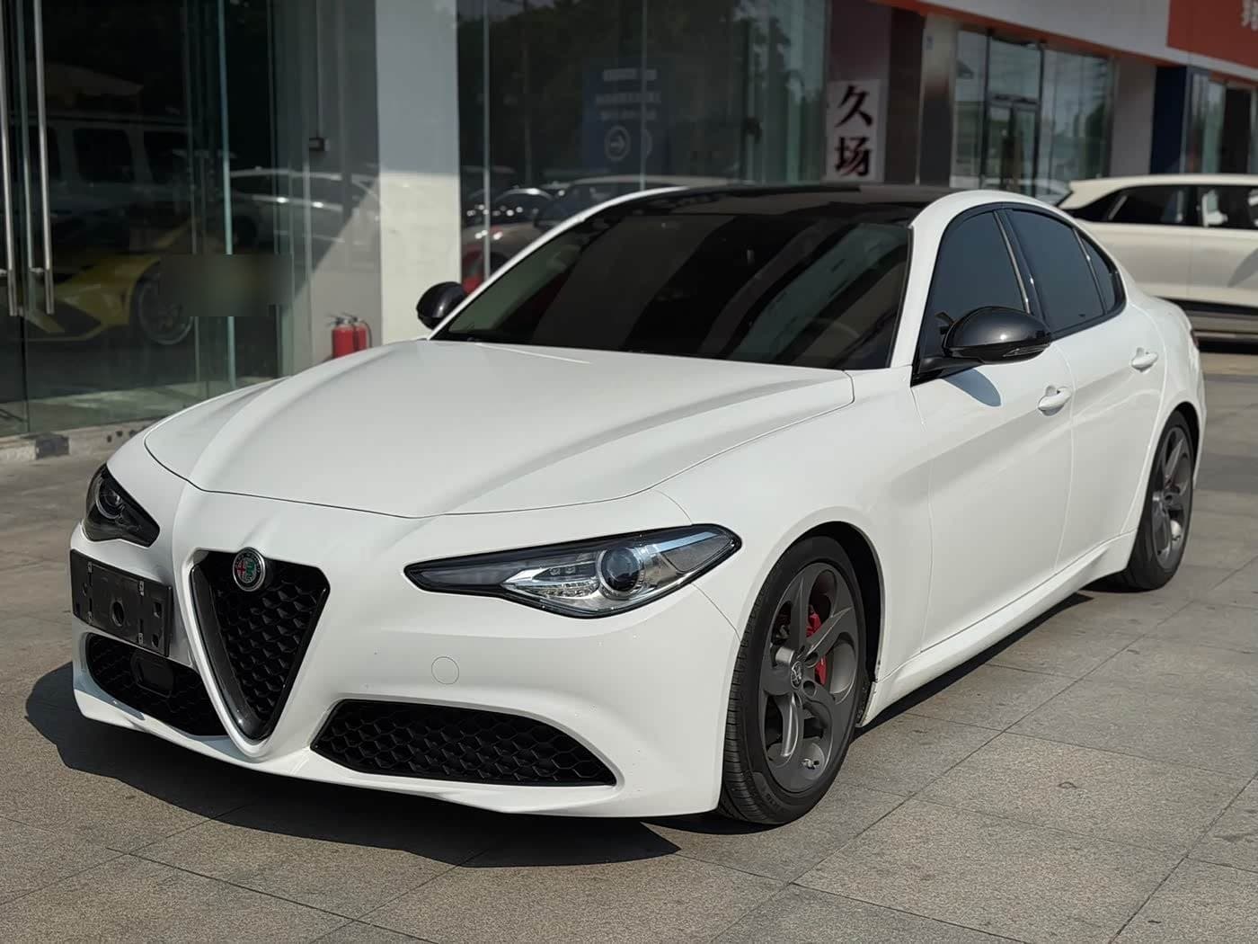 2019 Alfa Romeo Giulia front exterior