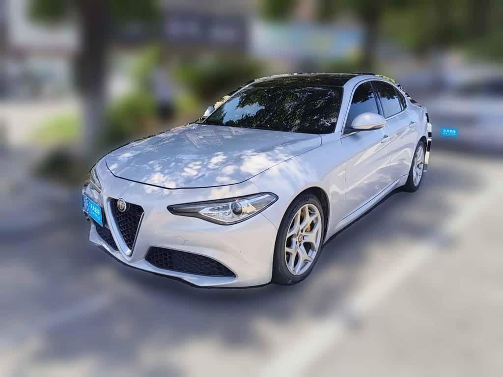 2019 Alfa Romeo Giulia front exterior
