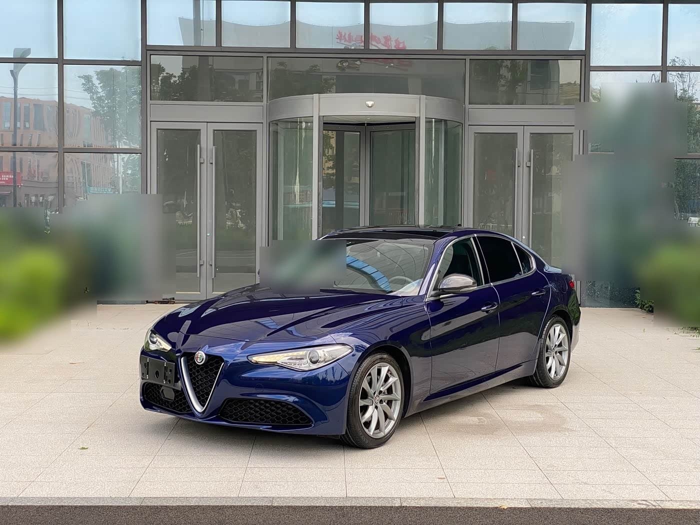 2017 Alfa Romeo Giulia front exterior