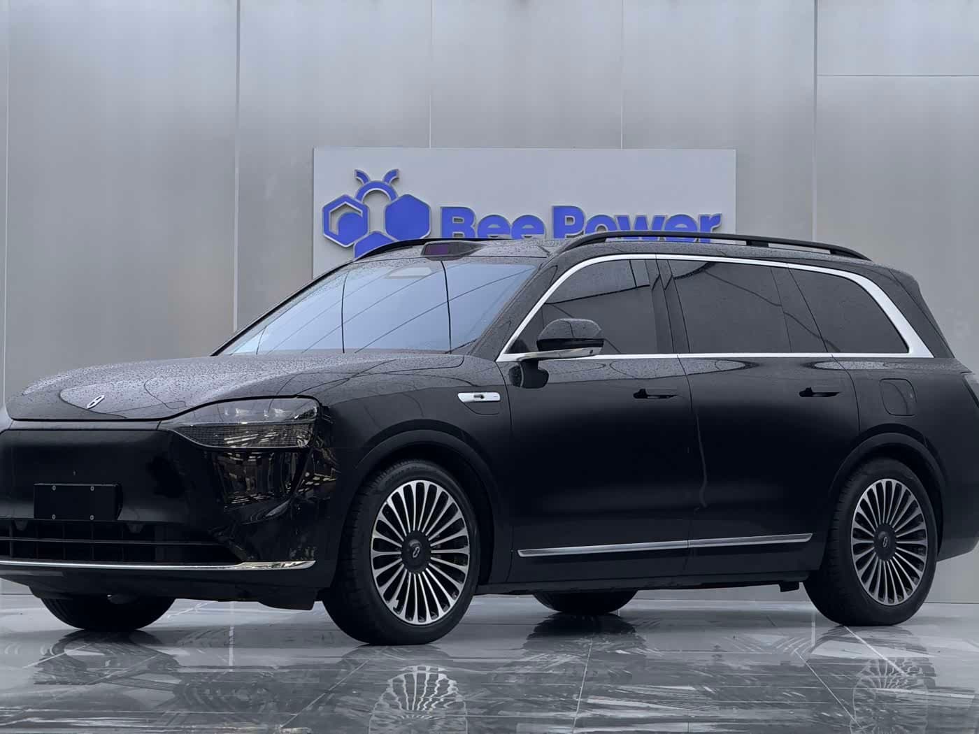 2023 AITO Wenjie AITO M9 front exterior
