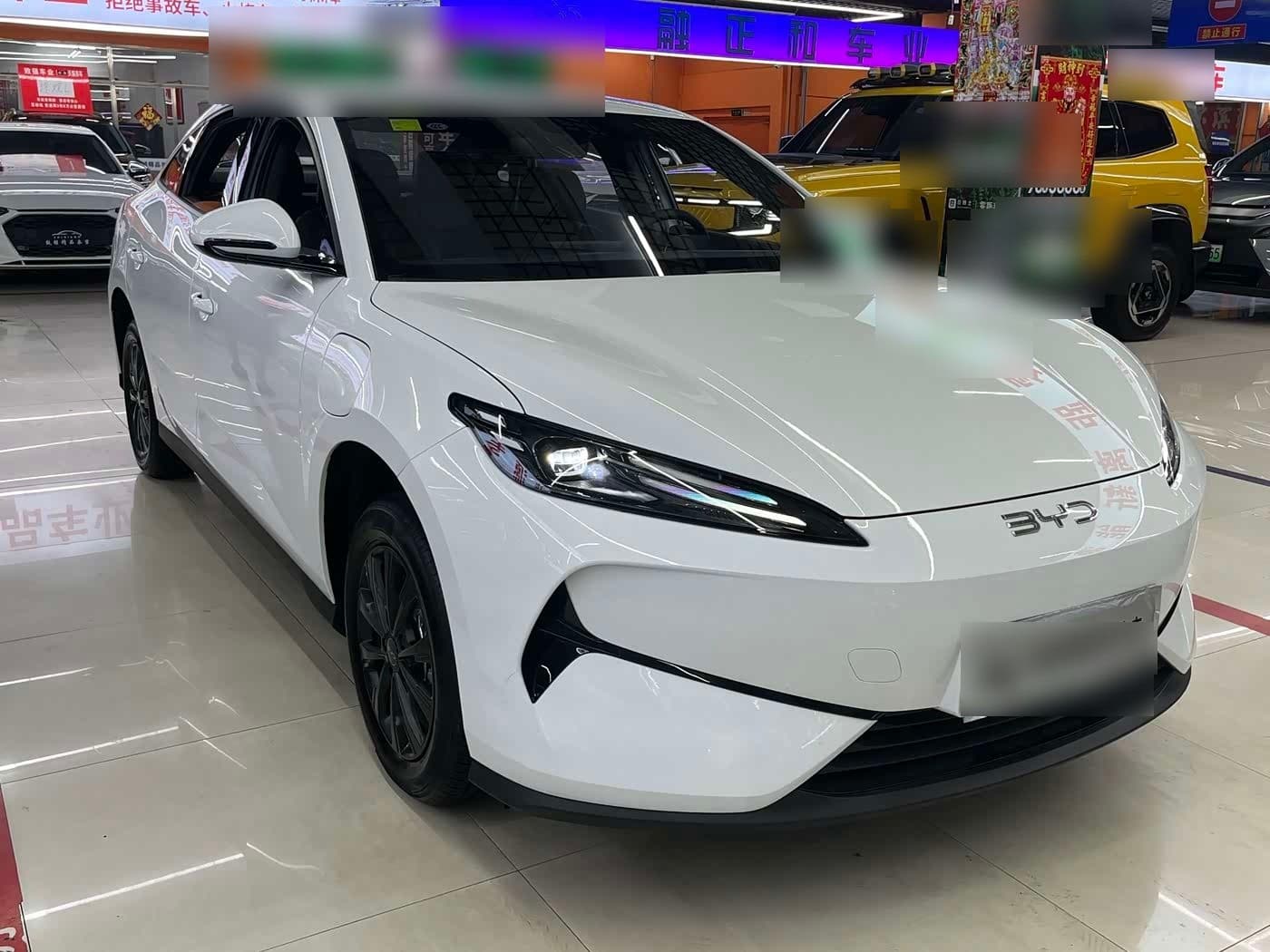 2025 BYD e7 front exterior