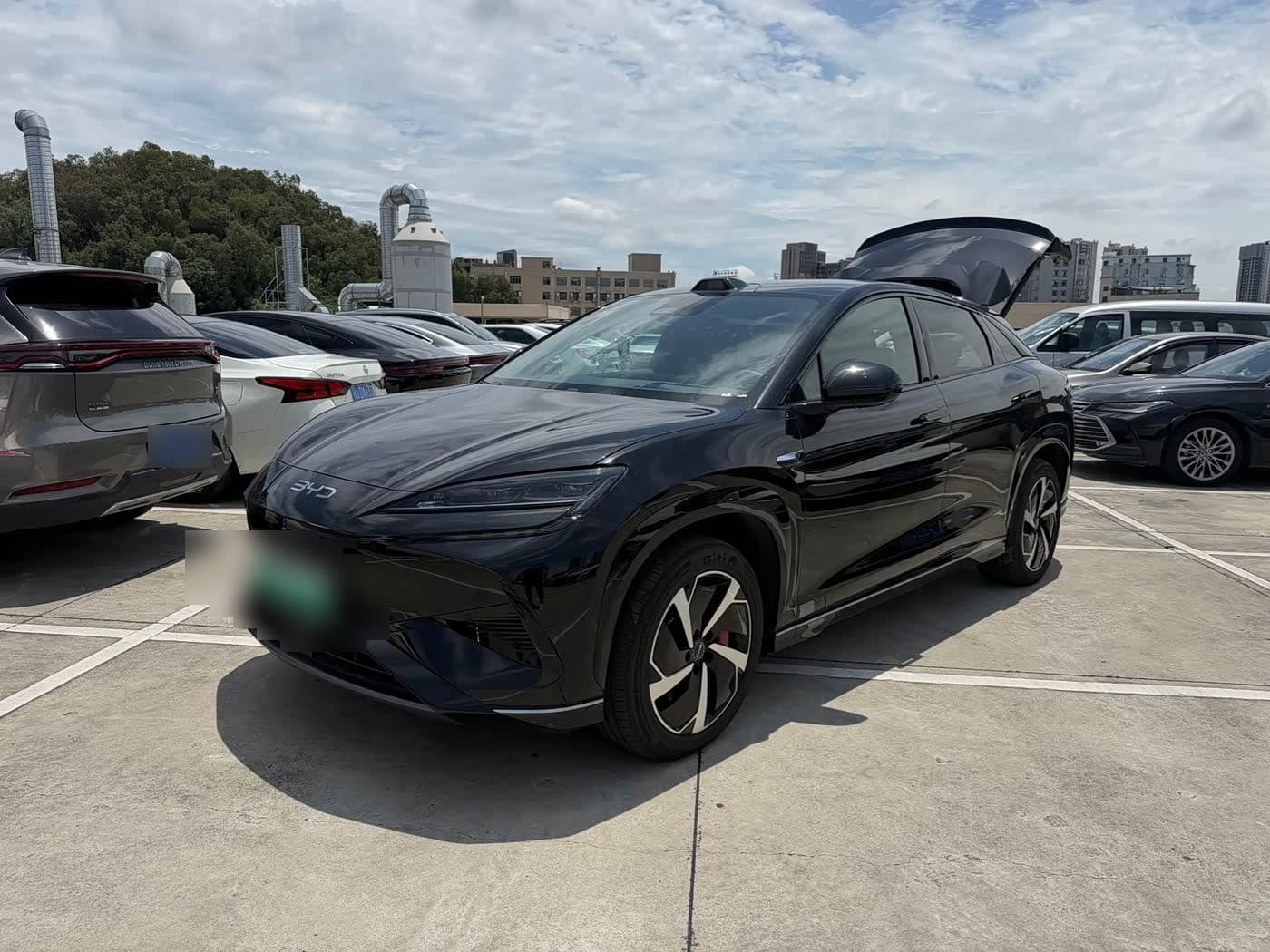 2025 BYD Sealion 07 EV front exterior