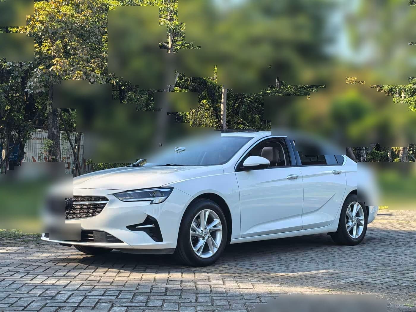 2022 Buick Regal front exterior