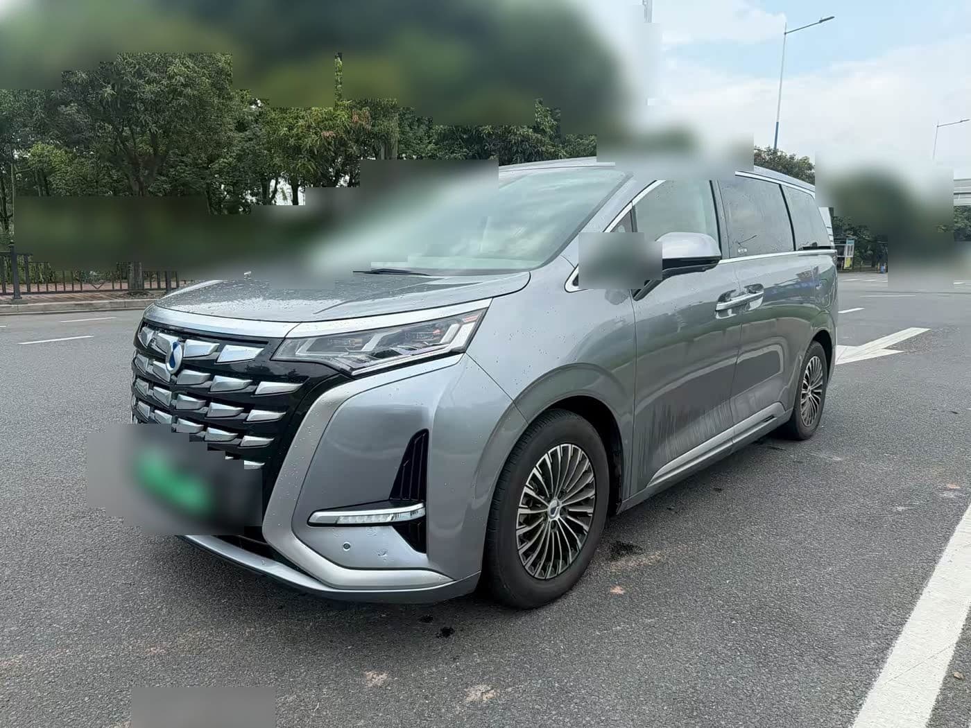 2022 Denza D9 front exterior