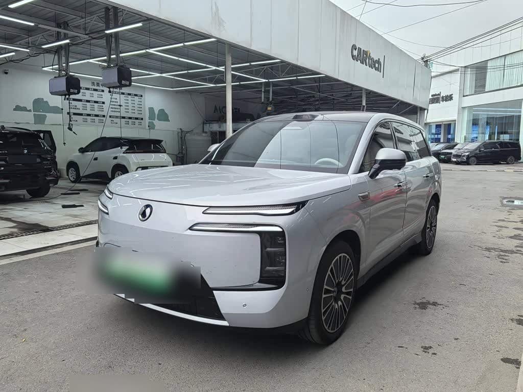 2025 Denza N8L front exterior
